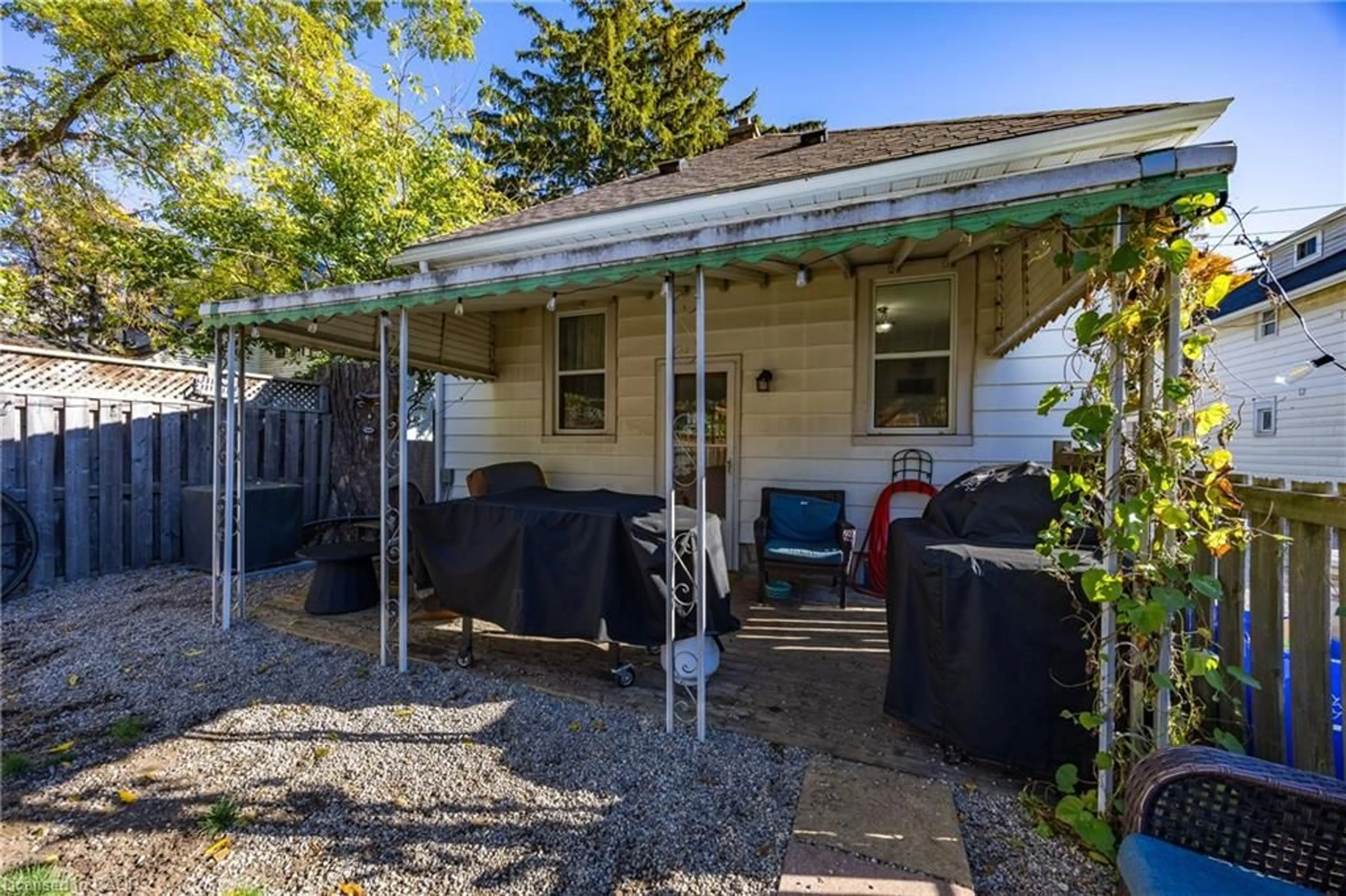 Patio, street for 112 Kent St, Simcoe Ontario N3Y 2Y1