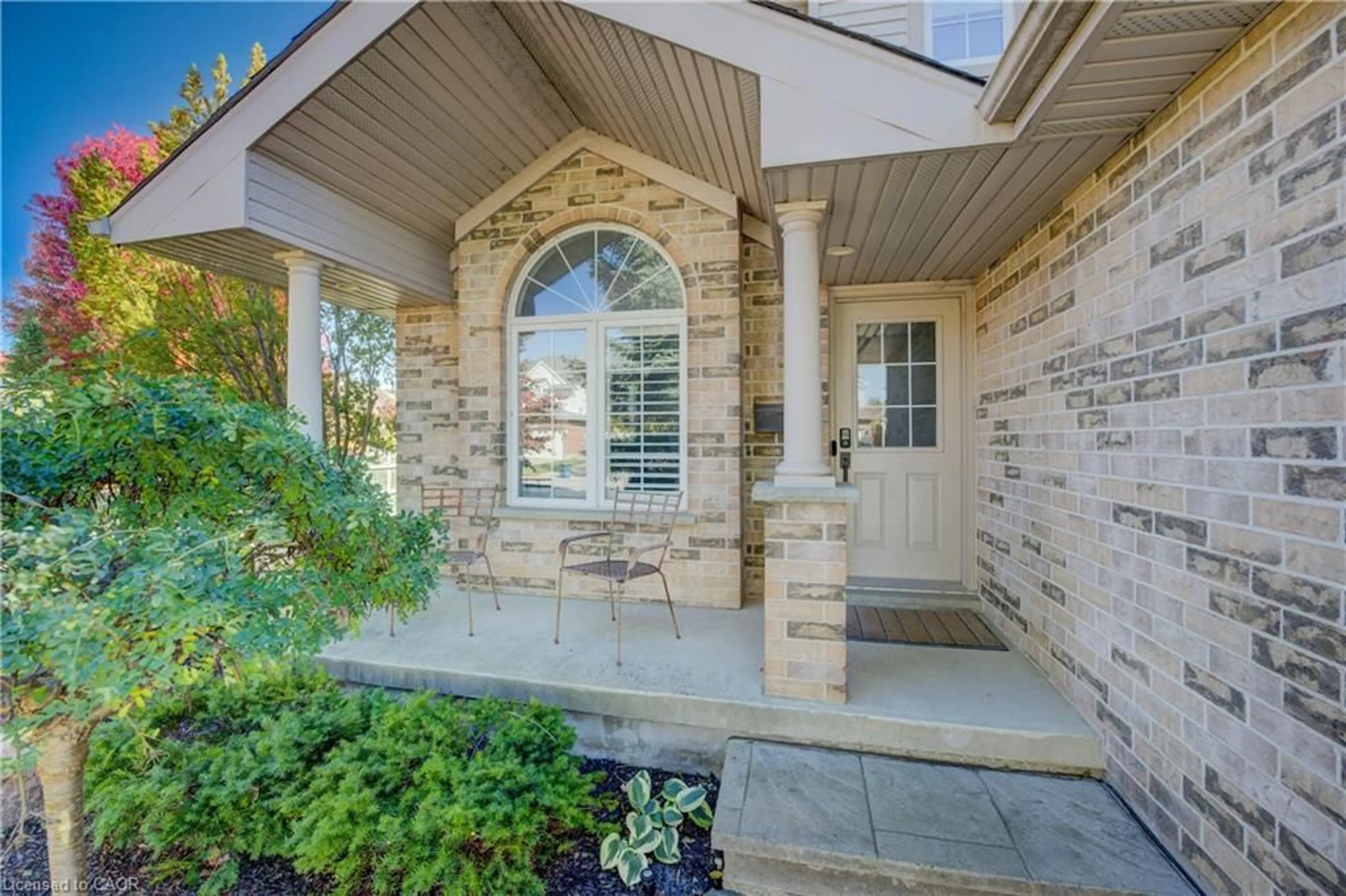 Indoor entryway for 758 Bonavista Dr, Waterloo Ontario N2K 4E6