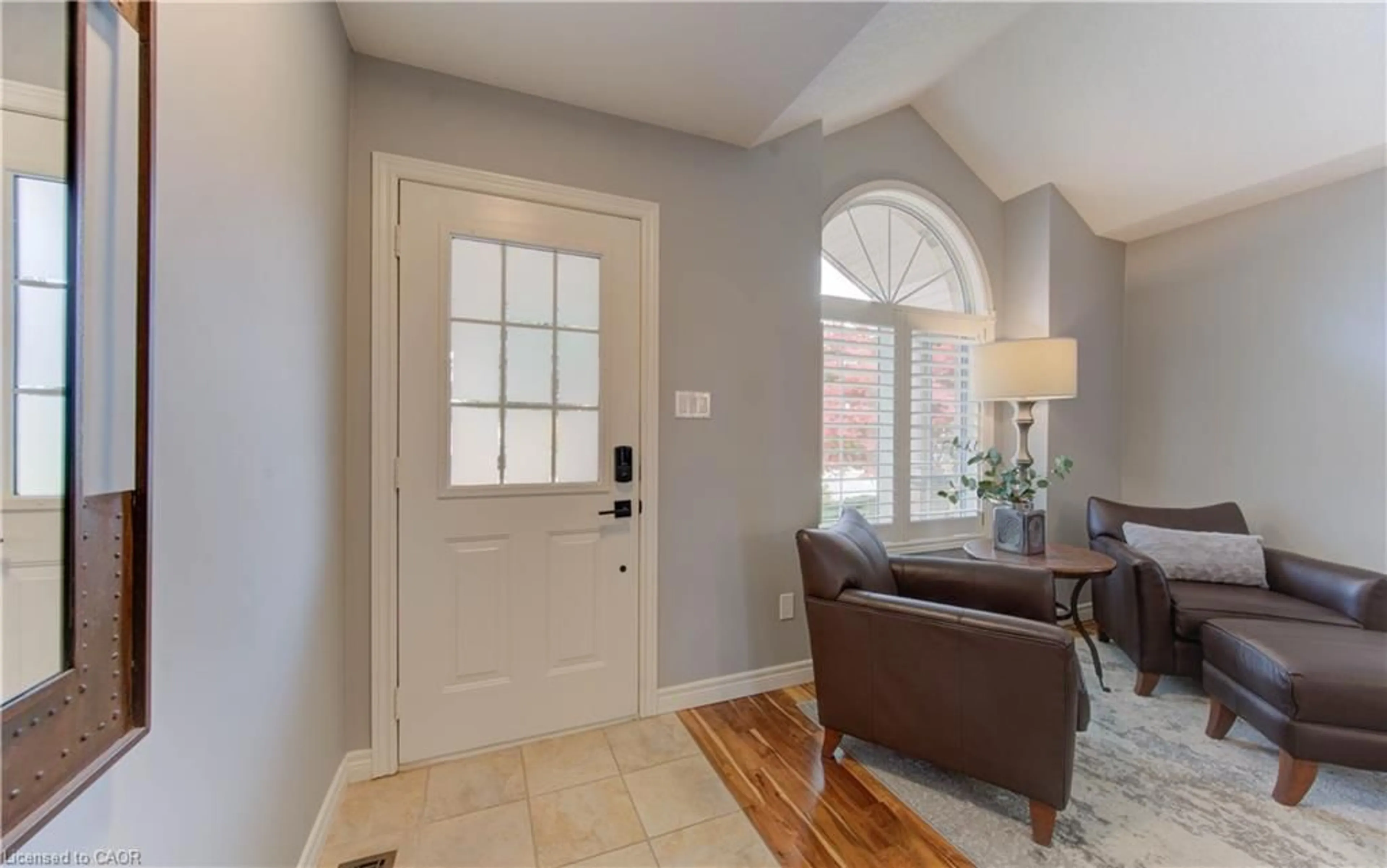 Indoor entryway for 758 Bonavista Dr, Waterloo Ontario N2K 4E6