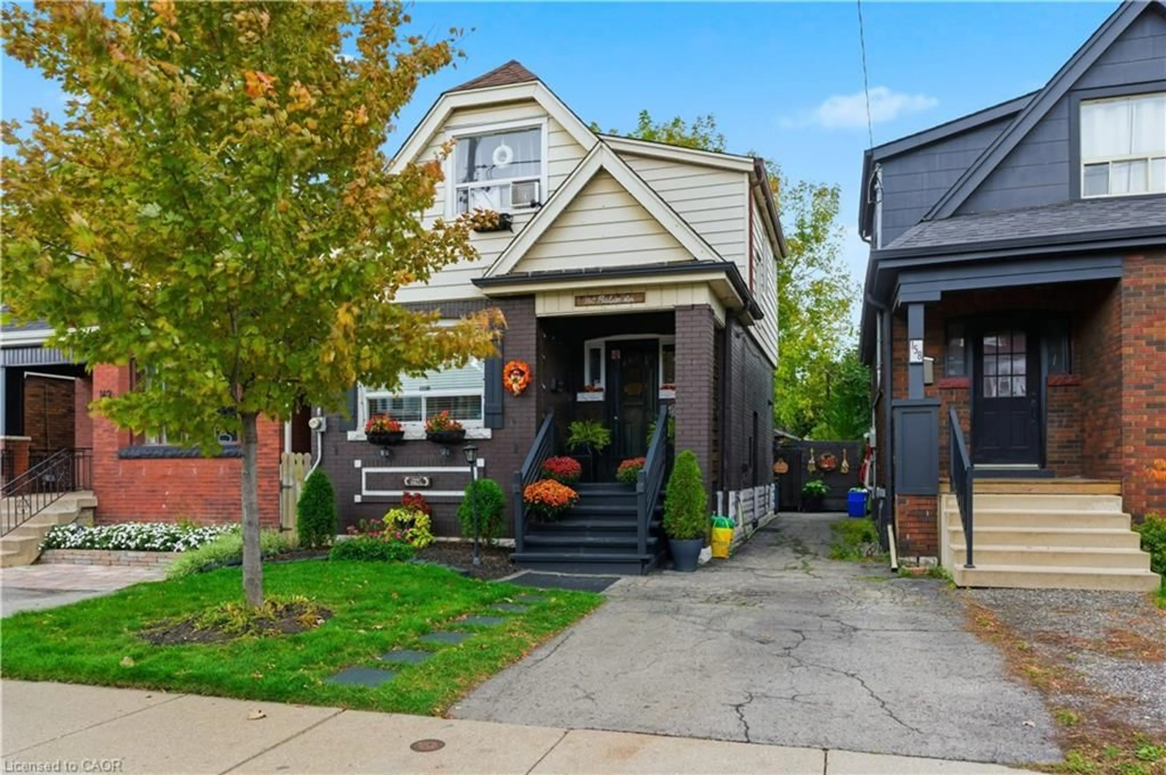 Home with brick exterior material, street for 160 Balsam Ave, Hamilton Ontario L8L 6Y5