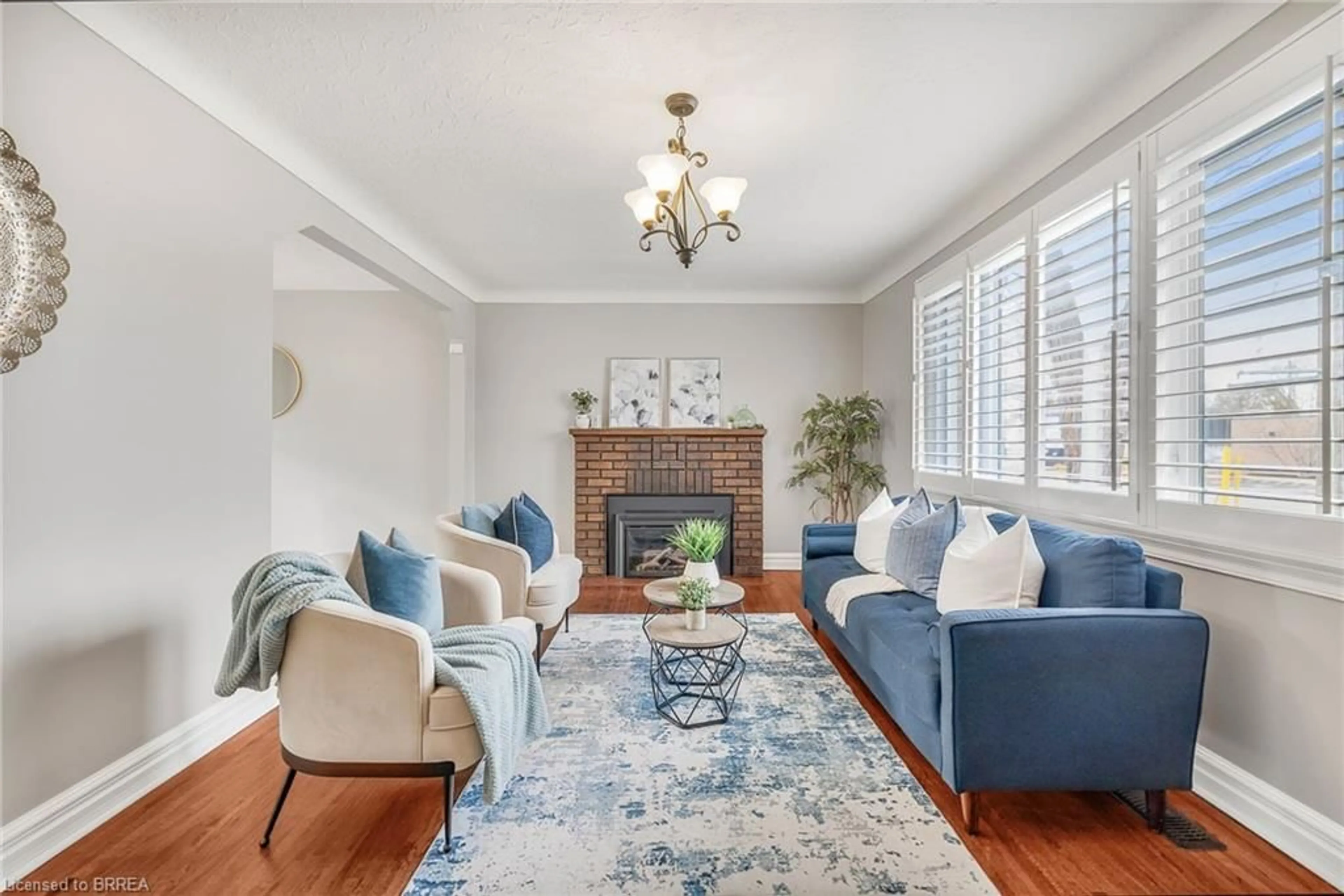 Living room with furniture, unknown for 52 Charing Cross St, Brantford Ontario N3R 2H3