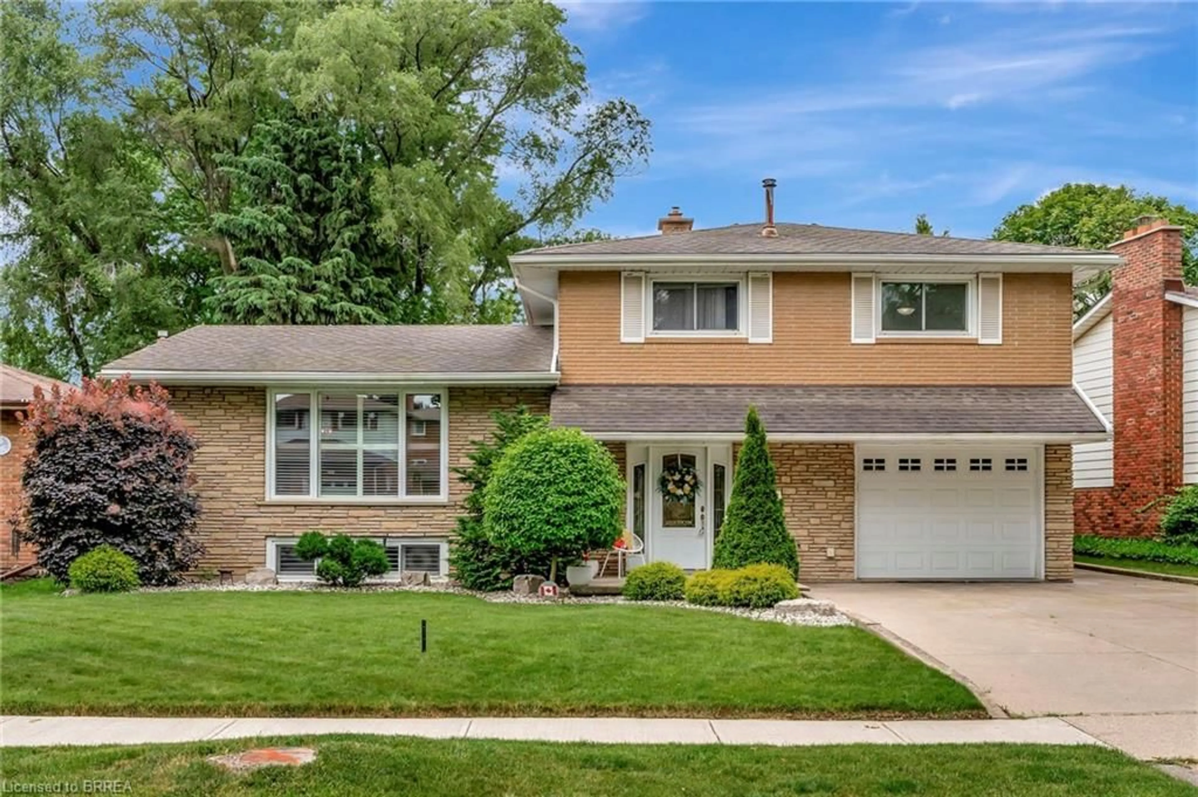 Home with brick exterior material, street for 35 Shalfleet Blvd, Brantford Ontario N3R 6L5