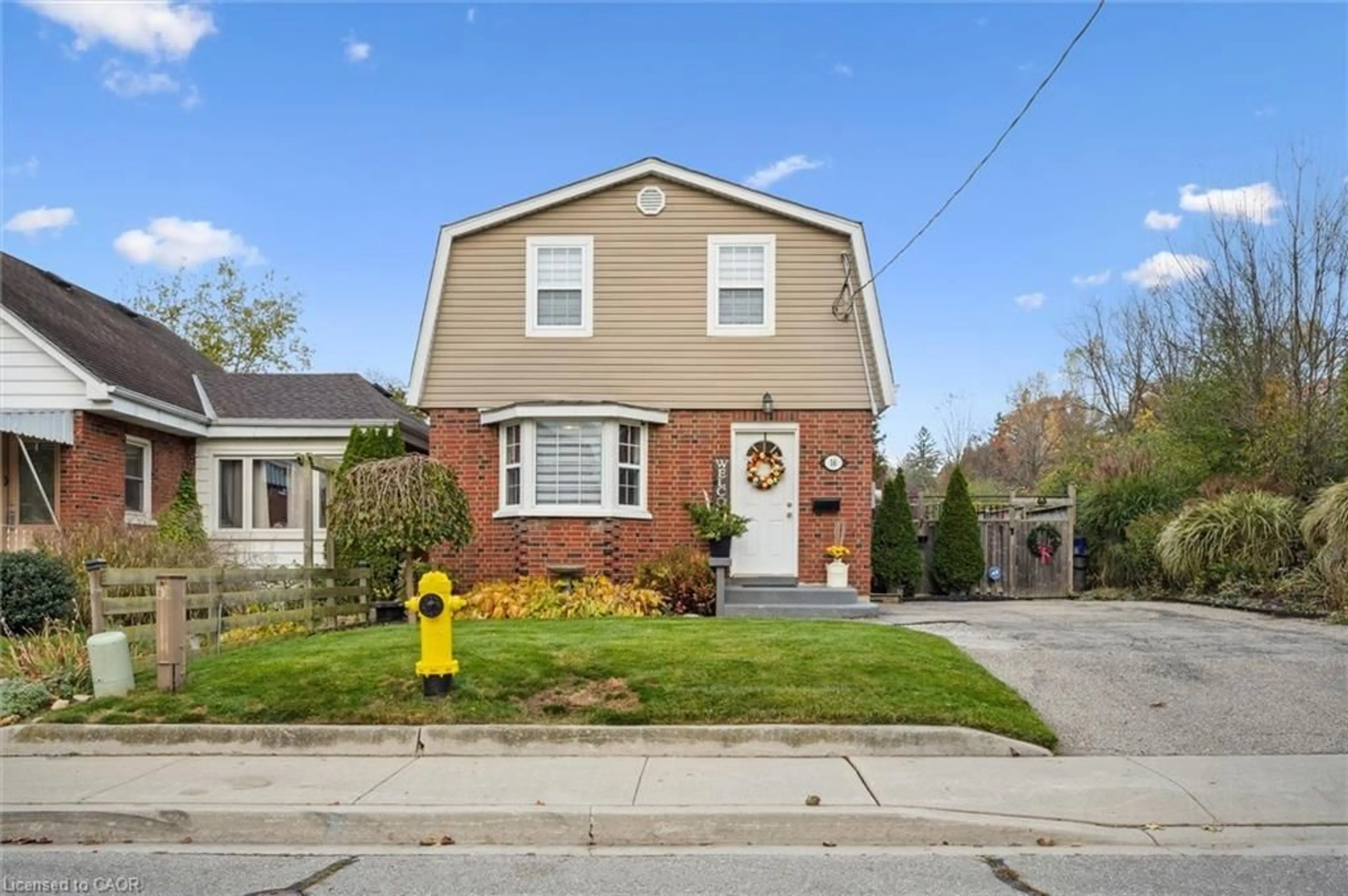 Home with brick exterior material, street for 16 Martin Ave, Cambridge Ontario N1R 3A4