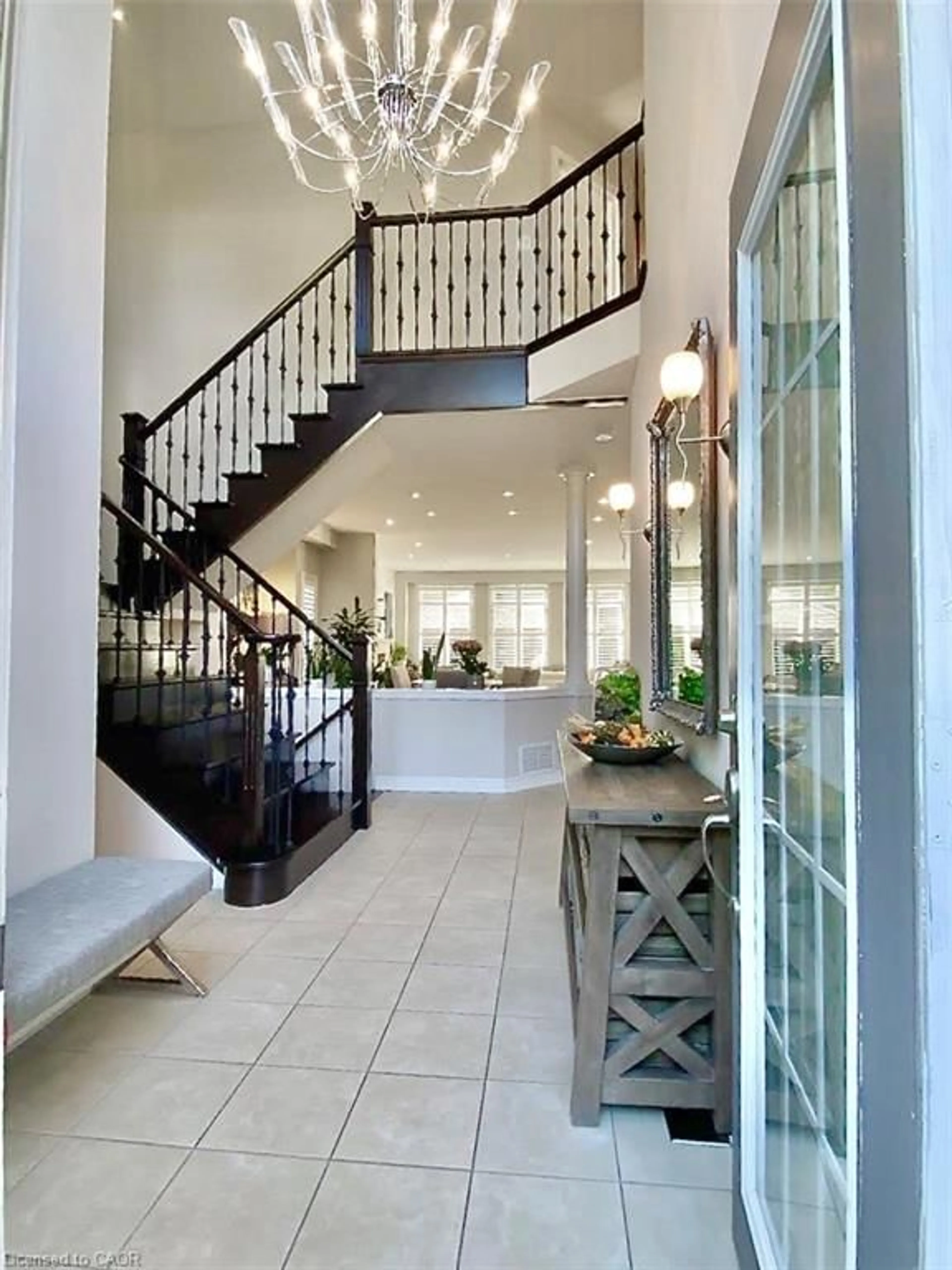 Indoor entryway for 178 Joshua Ave, Ancaster Ontario L9K 1R7