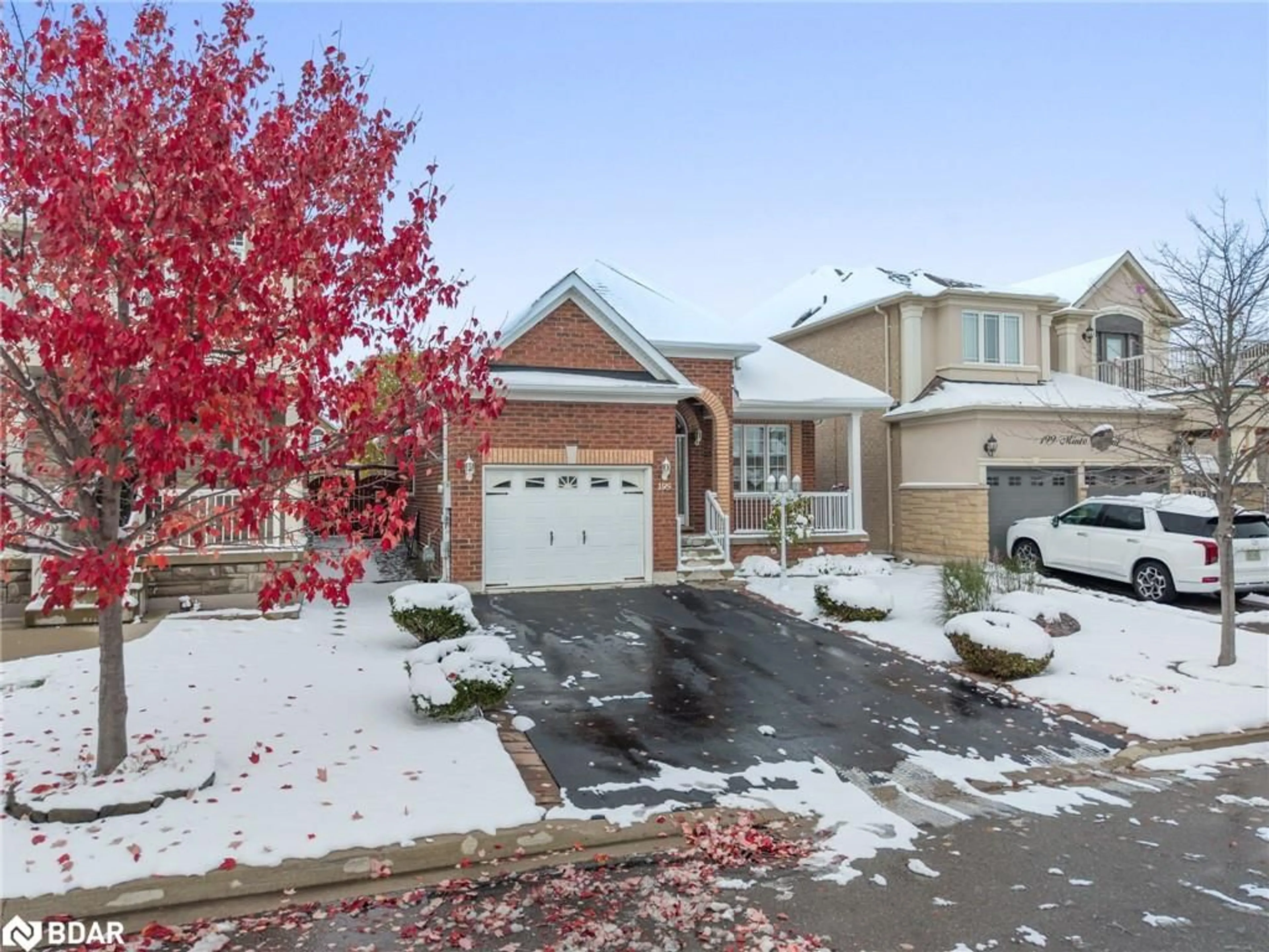 A pic from outside/outdoor area/front of a property/back of a property/a pic from drone, street for 195 Minto Cres, Milton Ontario L9T 7P4