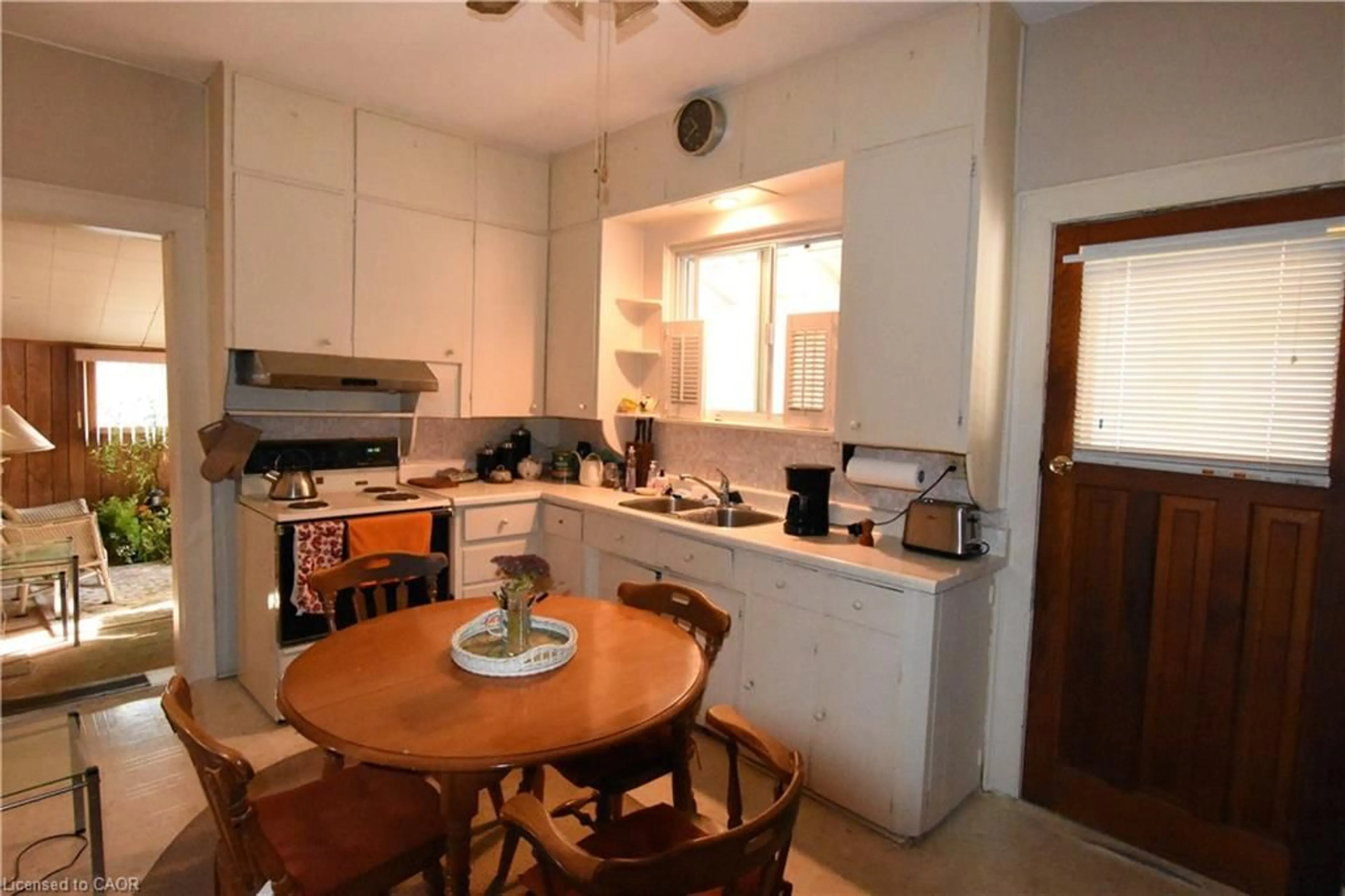 Standard kitchen, unknown for 85 Head St, Simcoe Ontario N3Y 3X3