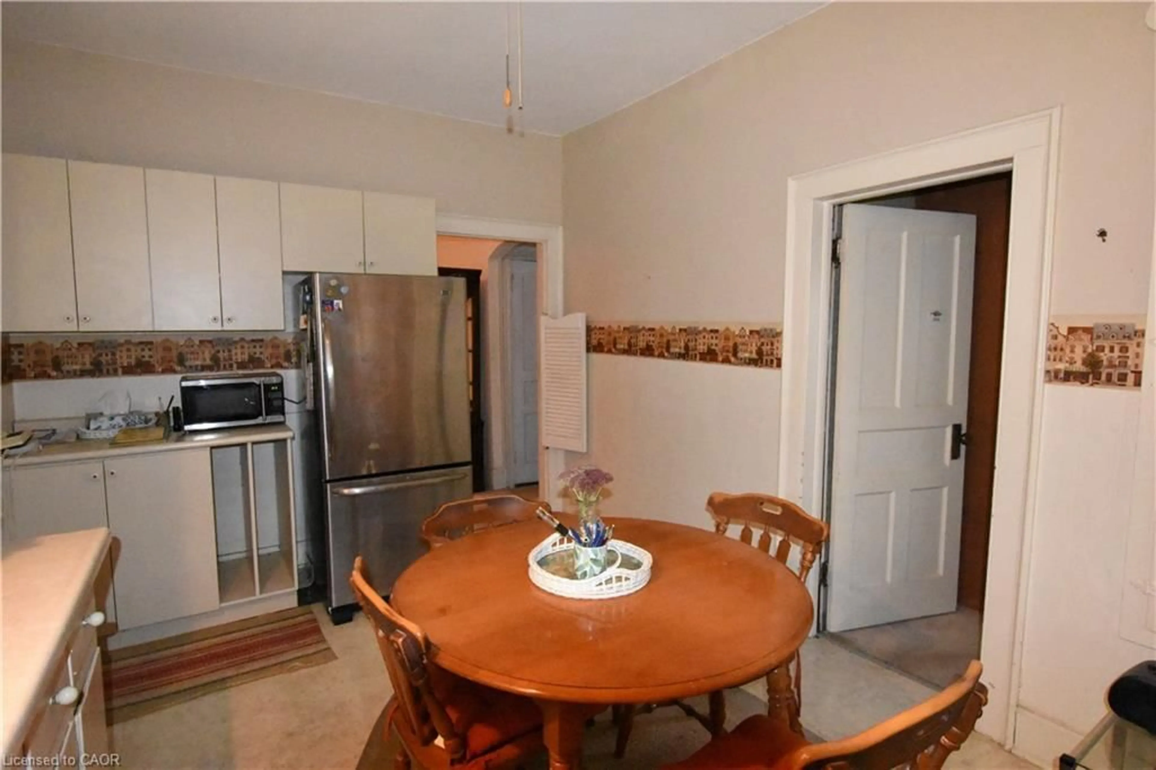 Standard kitchen, unknown for 85 Head St, Simcoe Ontario N3Y 3X3