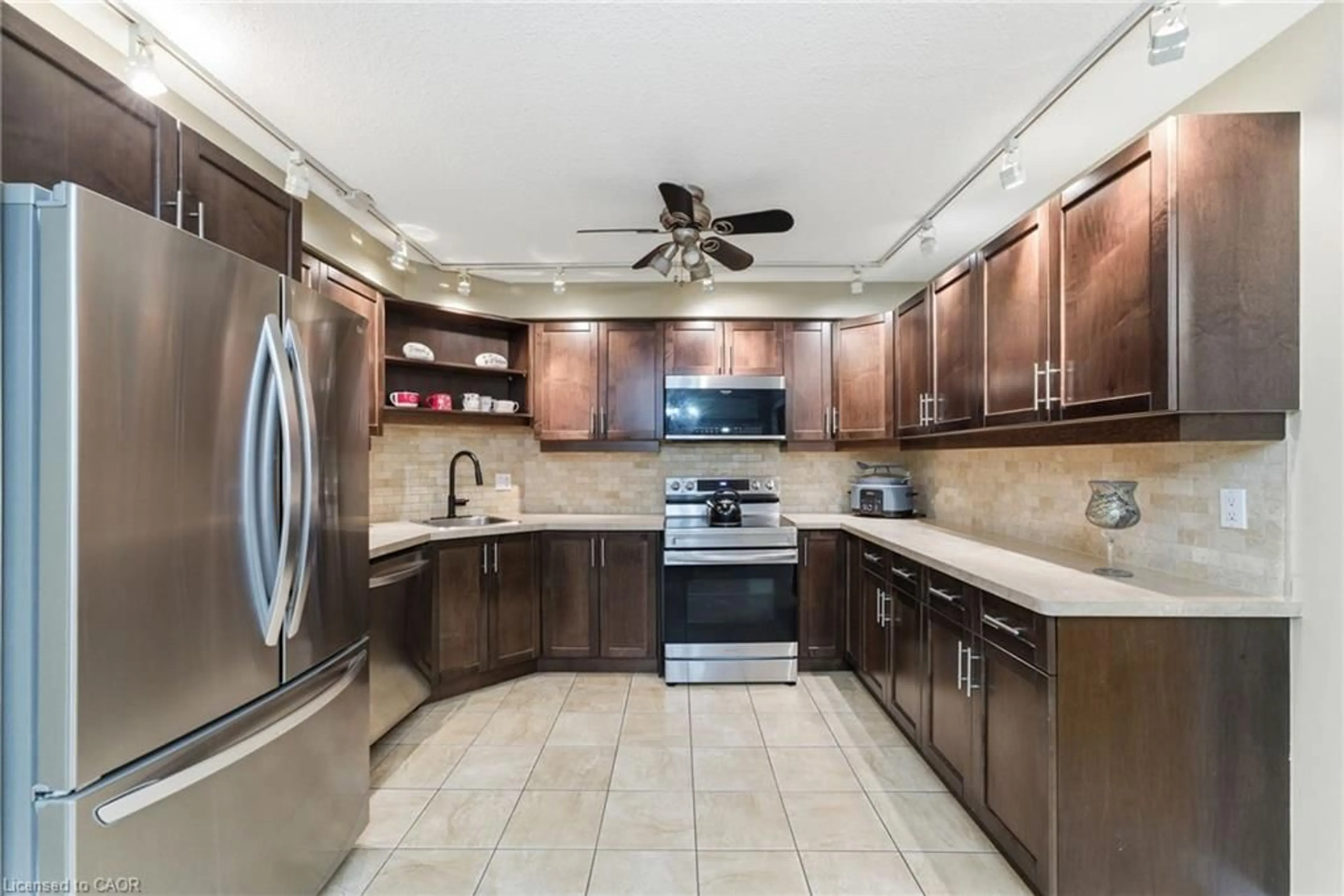 Open concept kitchen, ceramic/tile floor for 34 Dynasty Ave #33, Stoney Creek Ontario L8G 5C8