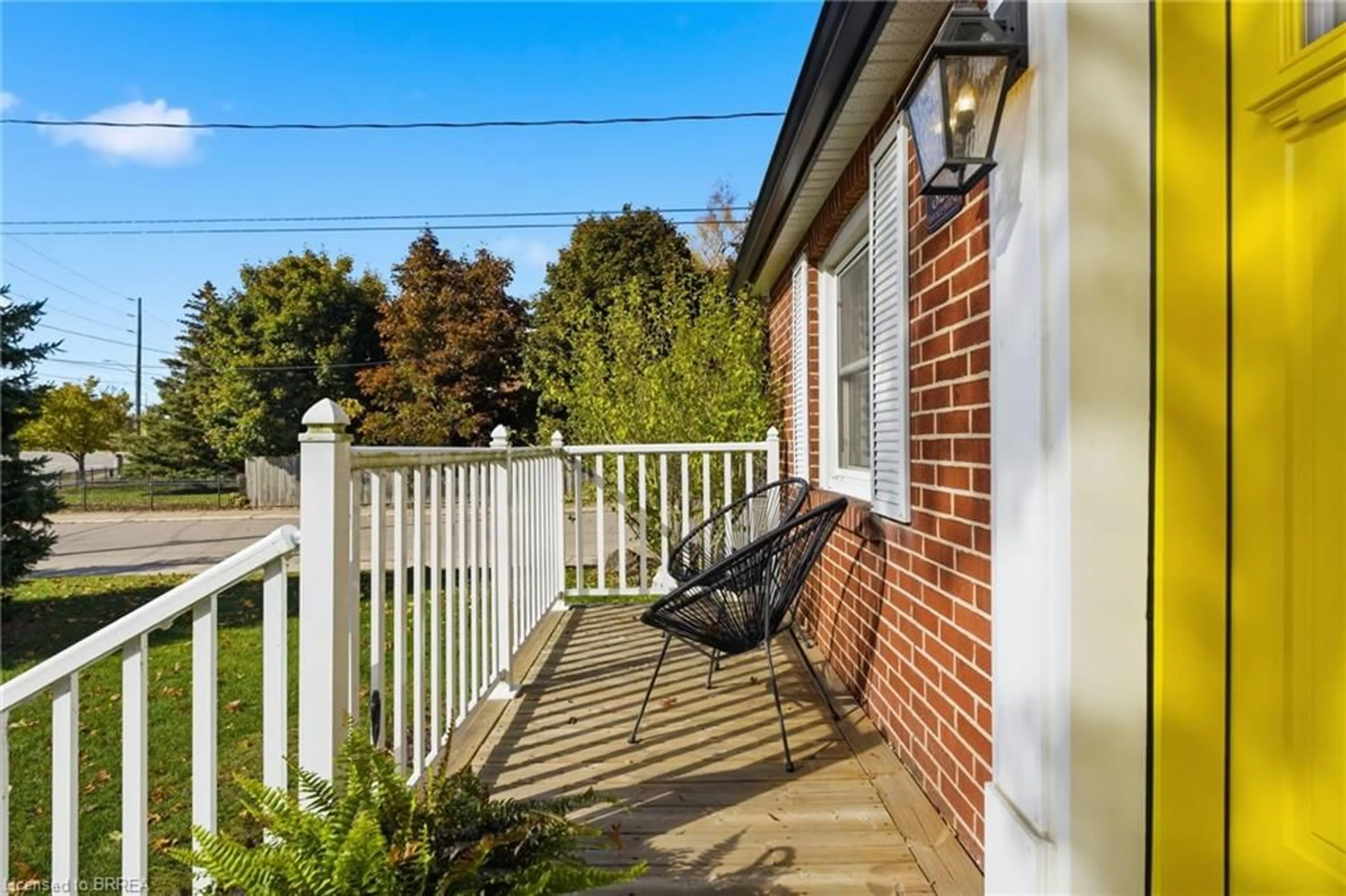 Patio, street for 327 Terrace Hill St, Brantford Ontario N3R 1H4