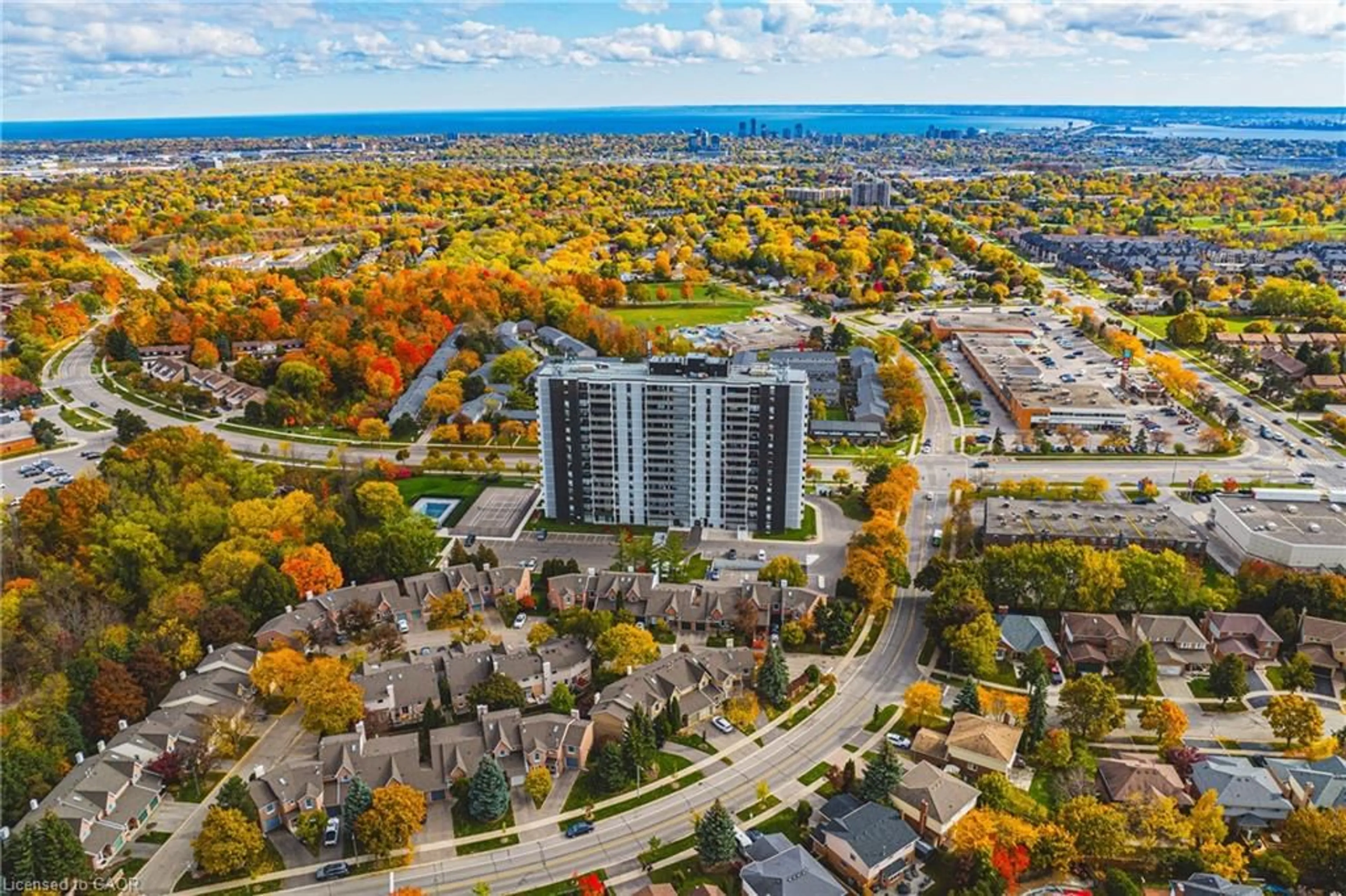 A pic from outside/outdoor area/front of a property/back of a property/a pic from drone, city buildings view from balcony for 2055 Upper Middle Rd #1206, Burlington Ontario L7P 3P4