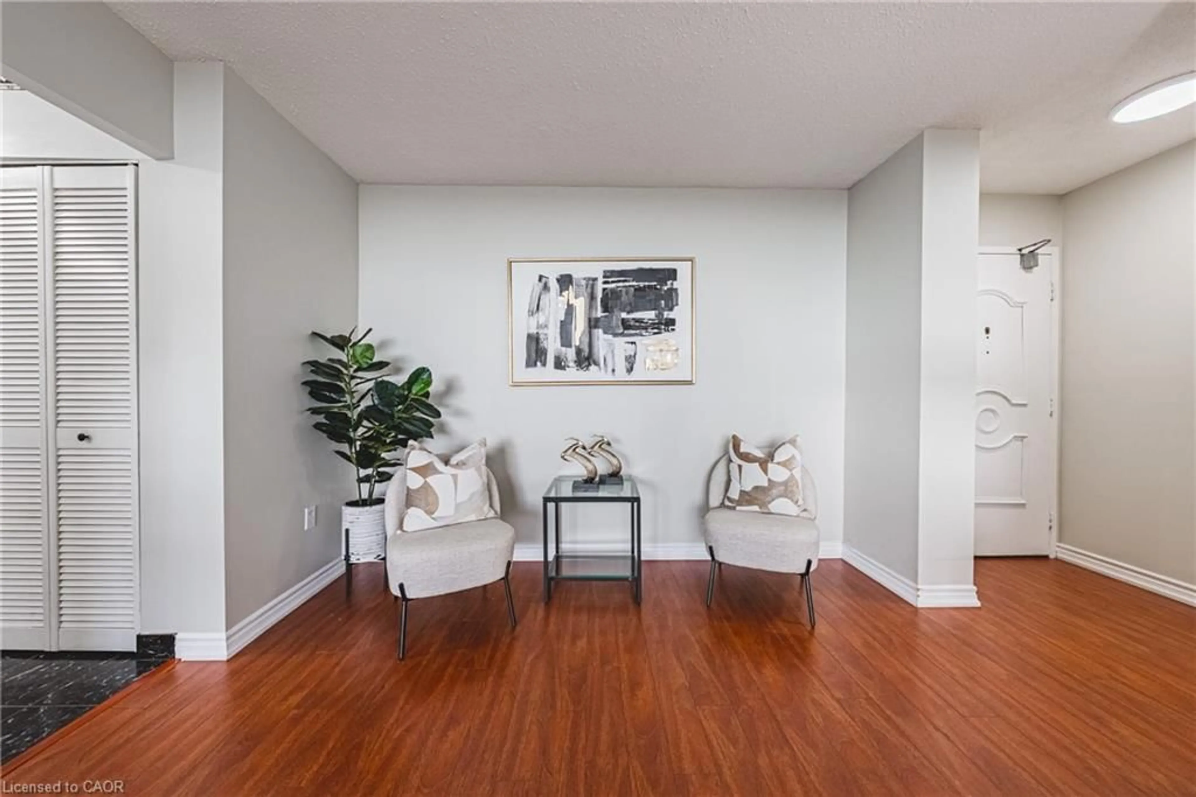 Indoor entryway for 2055 Upper Middle Rd #1206, Burlington Ontario L7P 3P4