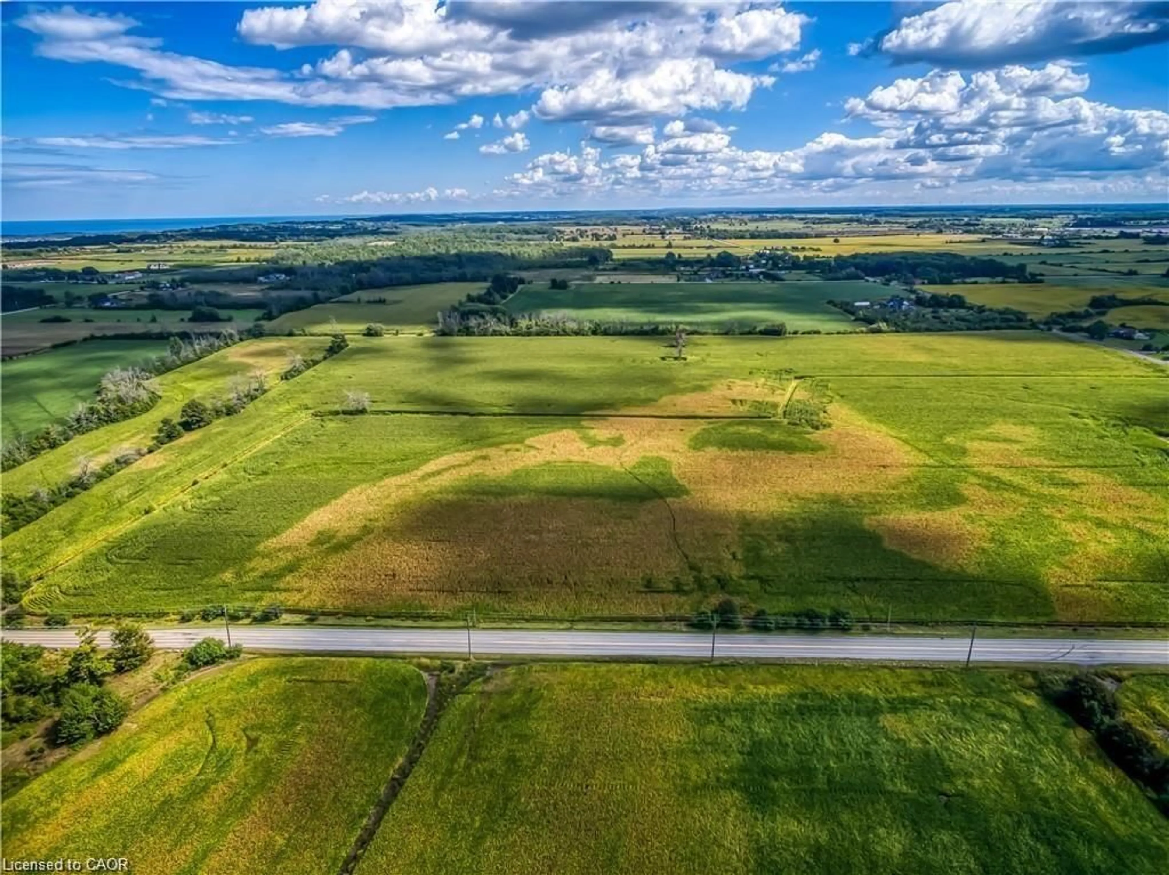 A pic from outside/outdoor area/front of a property/back of a property/a pic from drone, unknown for 406 Tapleytown Rd, Hamilton Ontario L8J 3K6