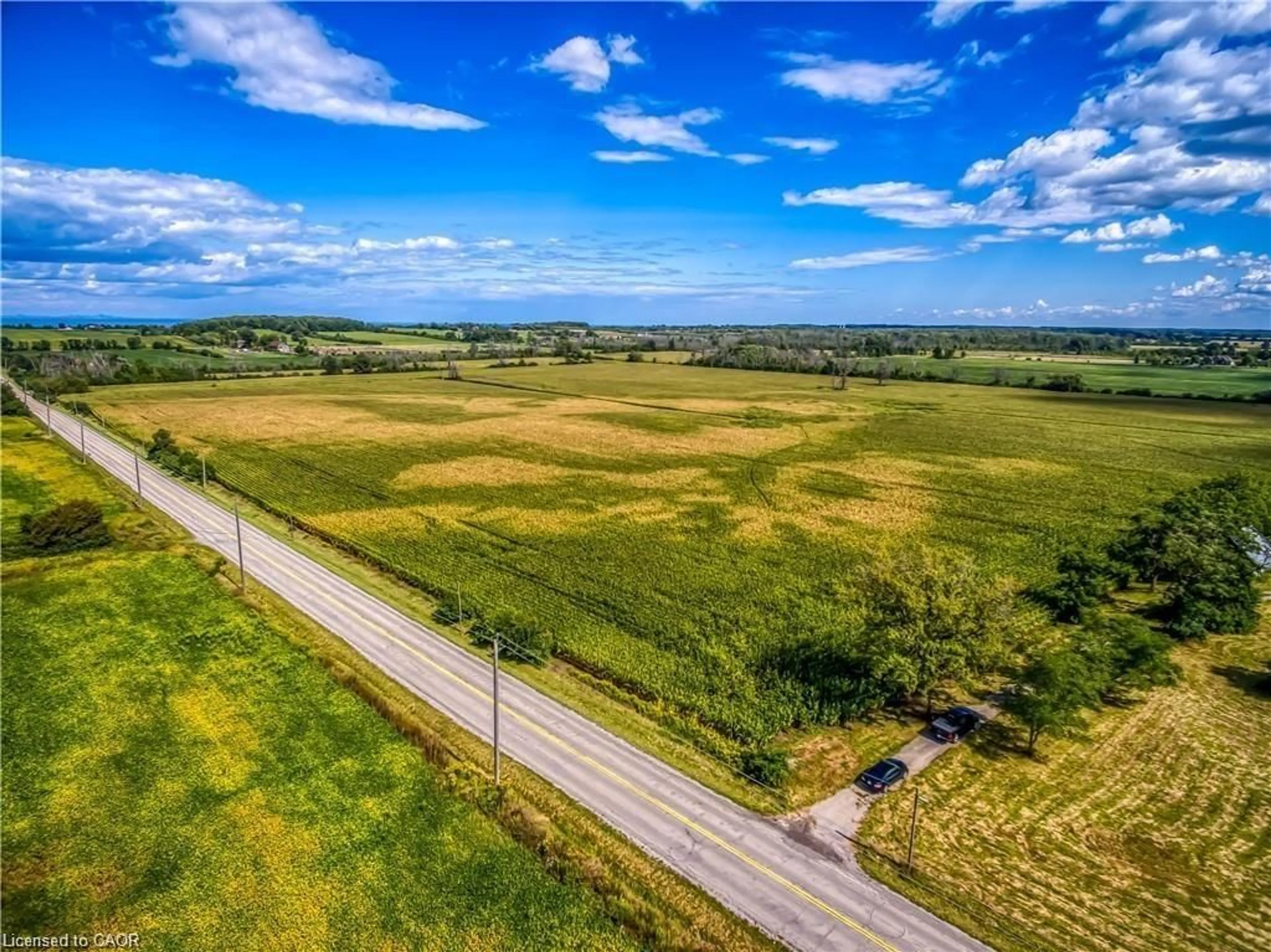 A pic from outside/outdoor area/front of a property/back of a property/a pic from drone, unknown for 406 Tapleytown Rd, Hamilton Ontario L8J 3K6
