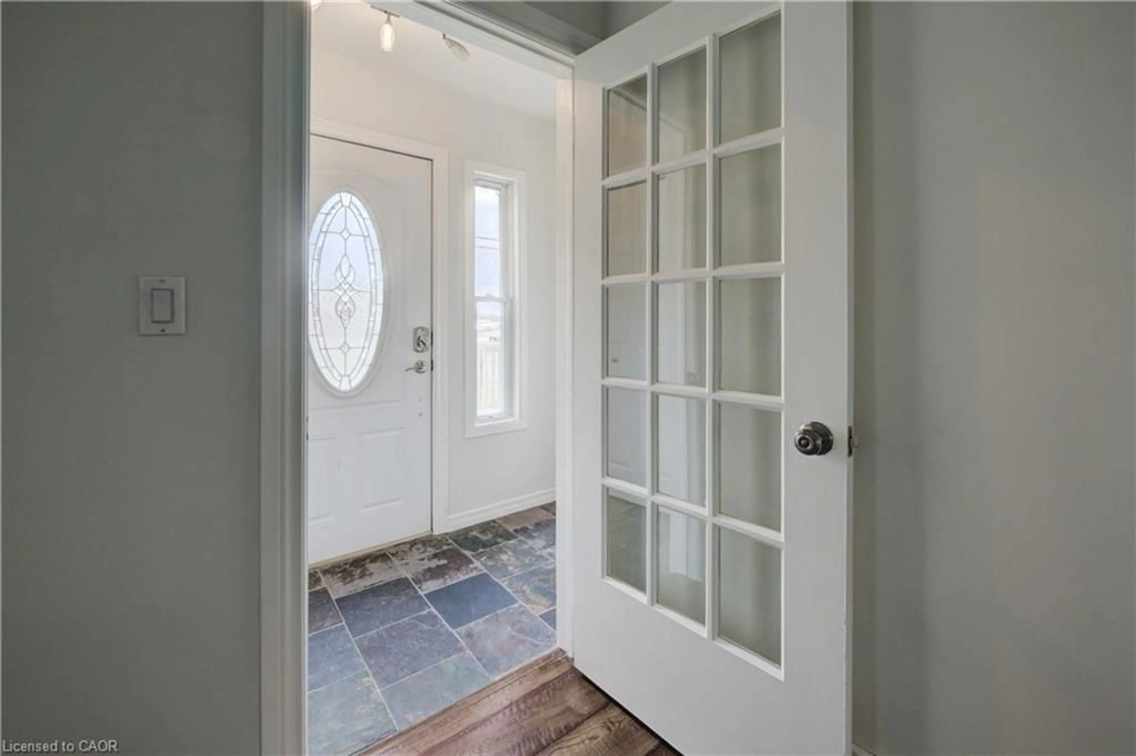 Indoor entryway for 4074 Highway 3, Simcoe Ontario N3Y 4K4