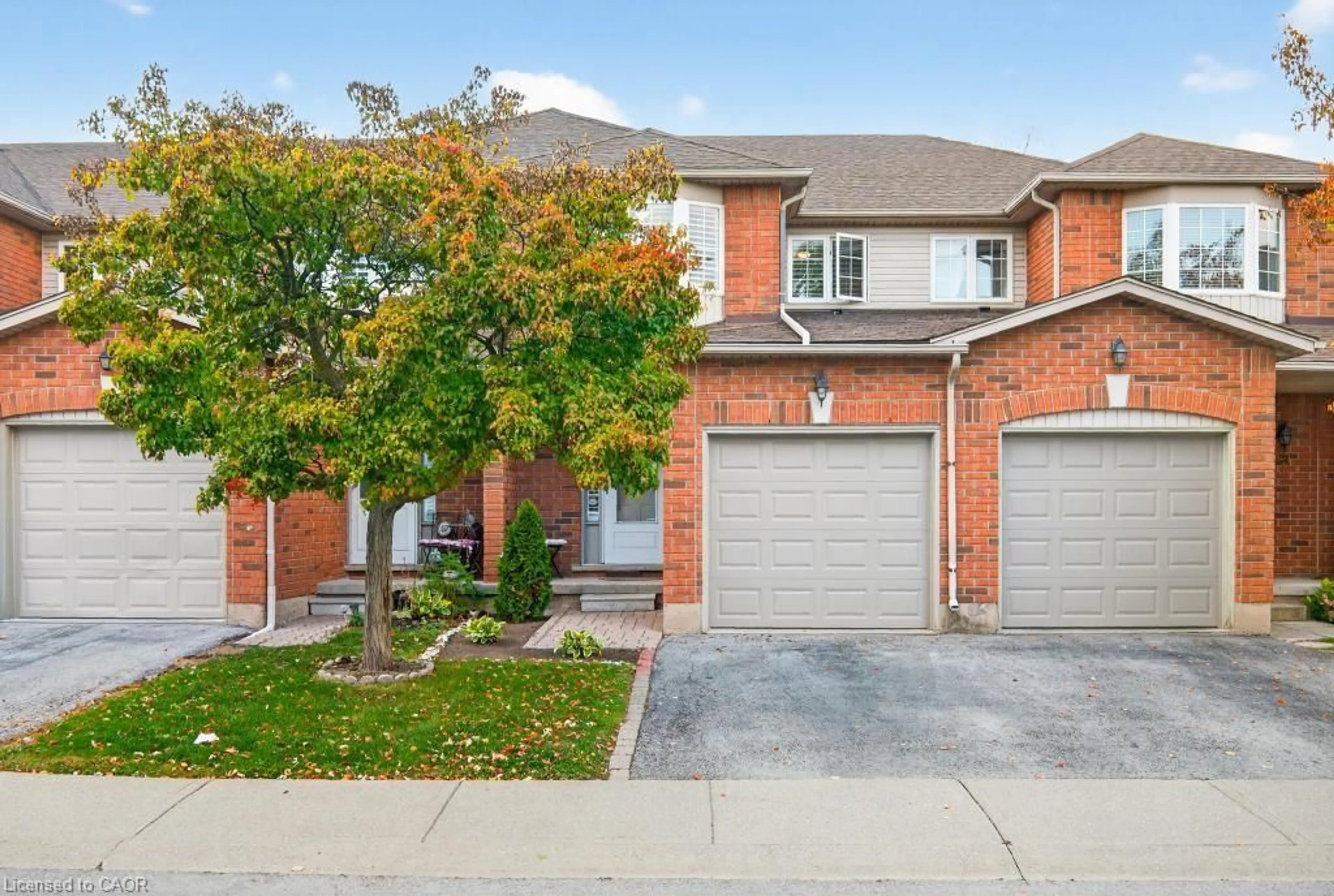 A pic from outside/outdoor area/front of a property/back of a property/a pic from drone, street for 171 Highbury Dr #28, Hamilton Ontario L8J 3T6