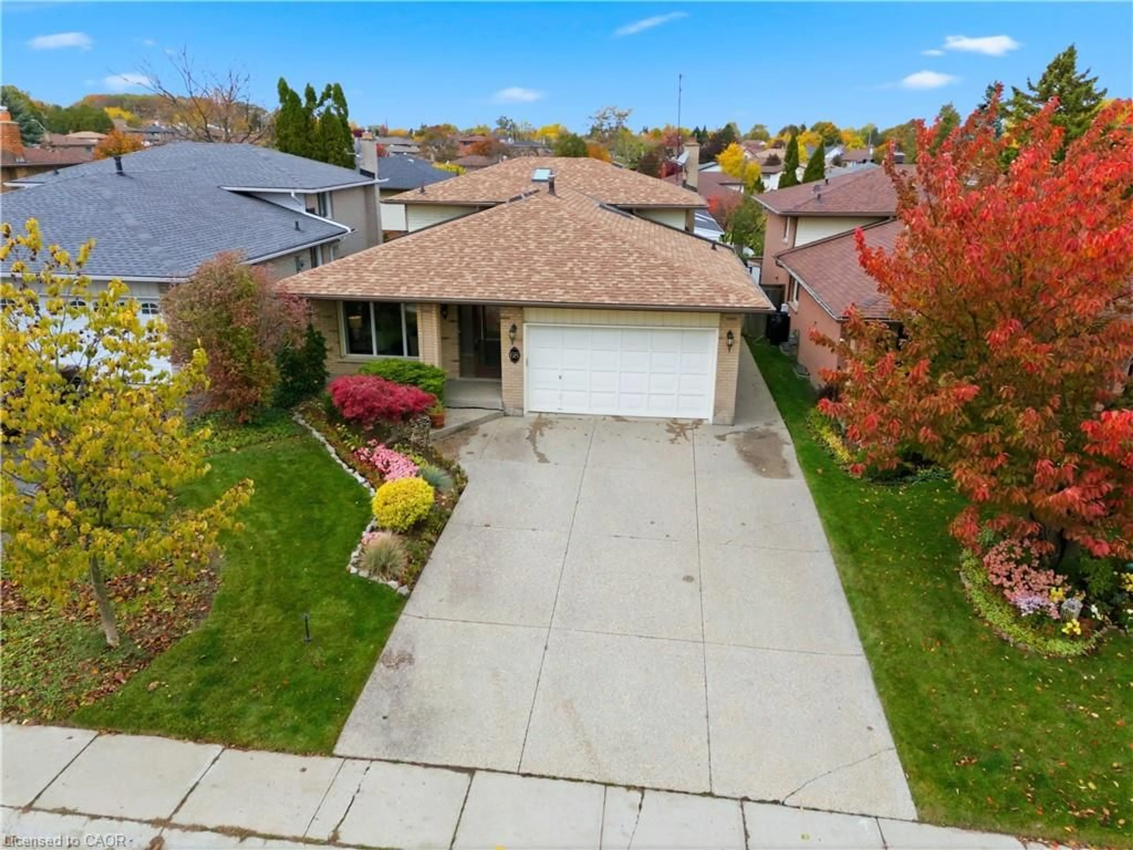 A pic from outside/outdoor area/front of a property/back of a property/a pic from drone, street for 68 Firenze St, Hamilton Ontario L9C 6V7