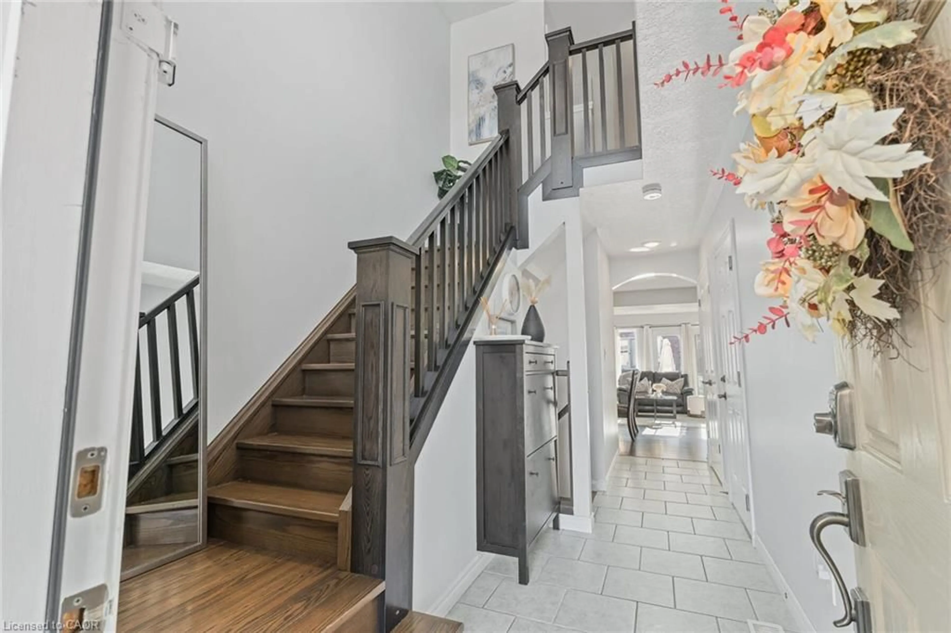 Indoor foyer for 167 Arkell Rd #13, Guelph Ontario N1L 0J9
