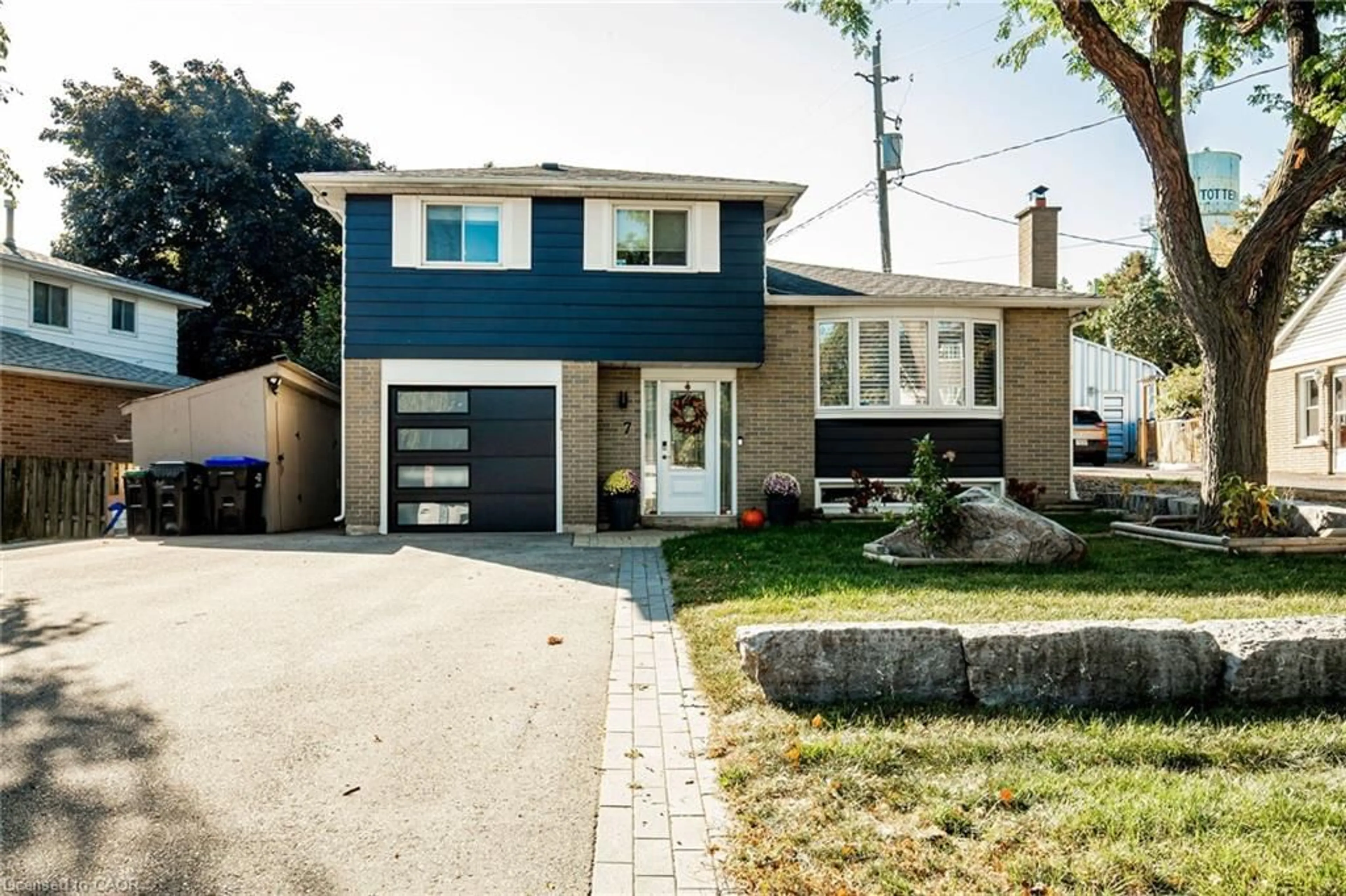 Home with brick exterior material, street for 7 Brown St, Tottenham Ontario L0G 1W0