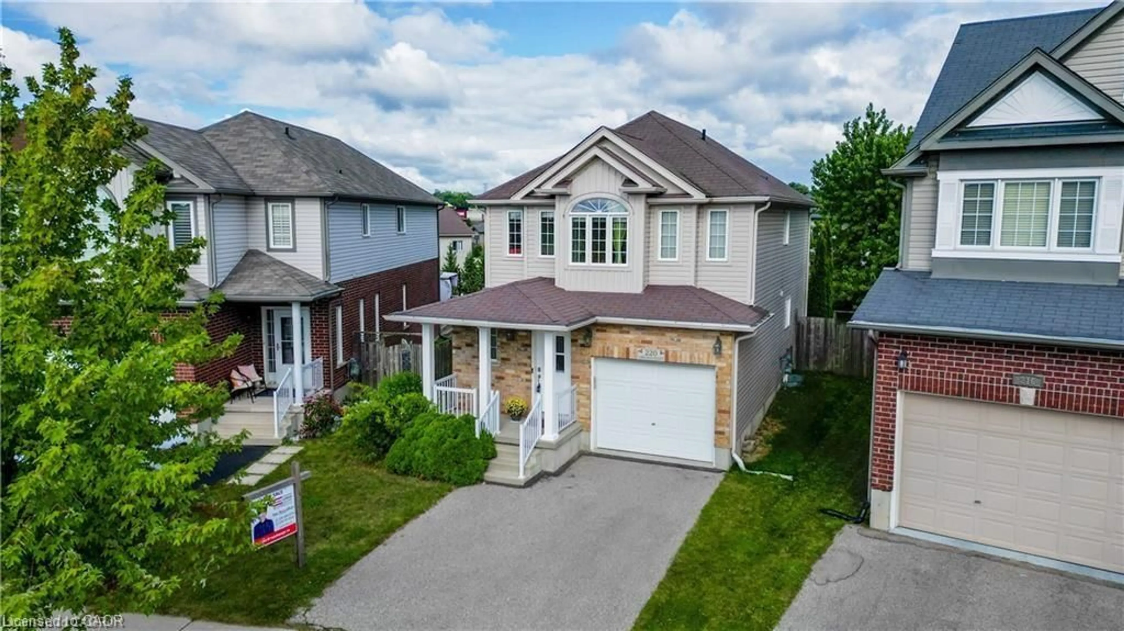 A pic from outside/outdoor area/front of a property/back of a property/a pic from drone, street for 220 Lemon Grass Cres, Kitchener Ontario N2N 3R7