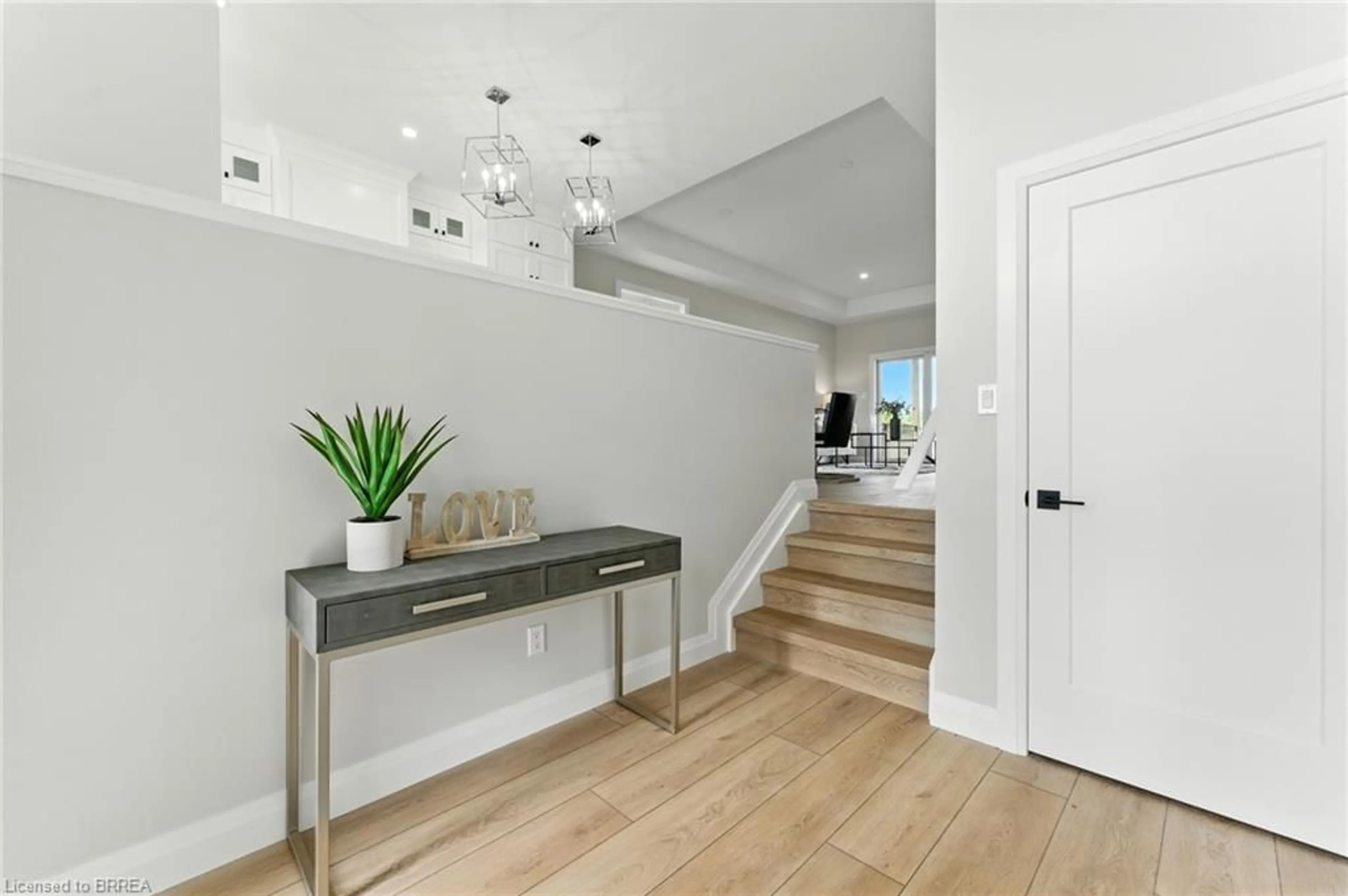 Indoor entryway for 102 Vanrooy Trail, Waterford Ontario N0E 1Y0