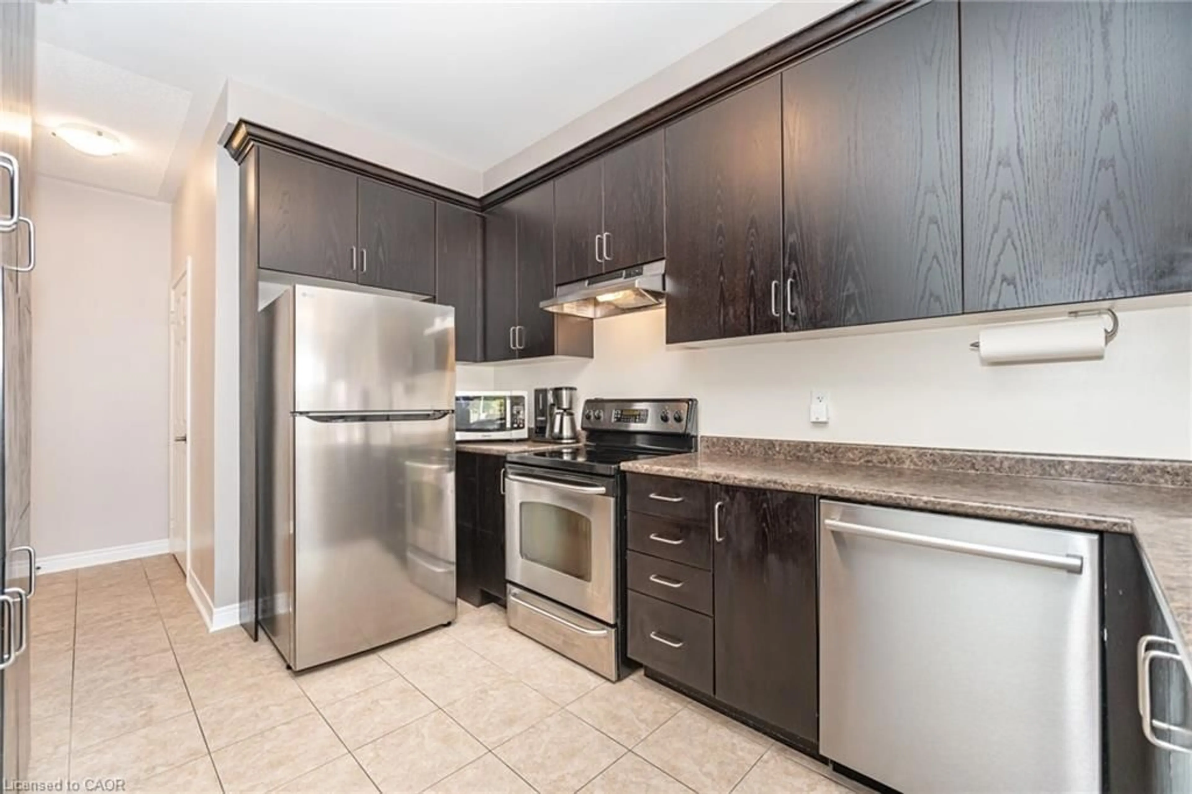 Standard kitchen, ceramic/tile floor for 81 Paperbark Ave, Vaughan Ontario L6A 0Y2