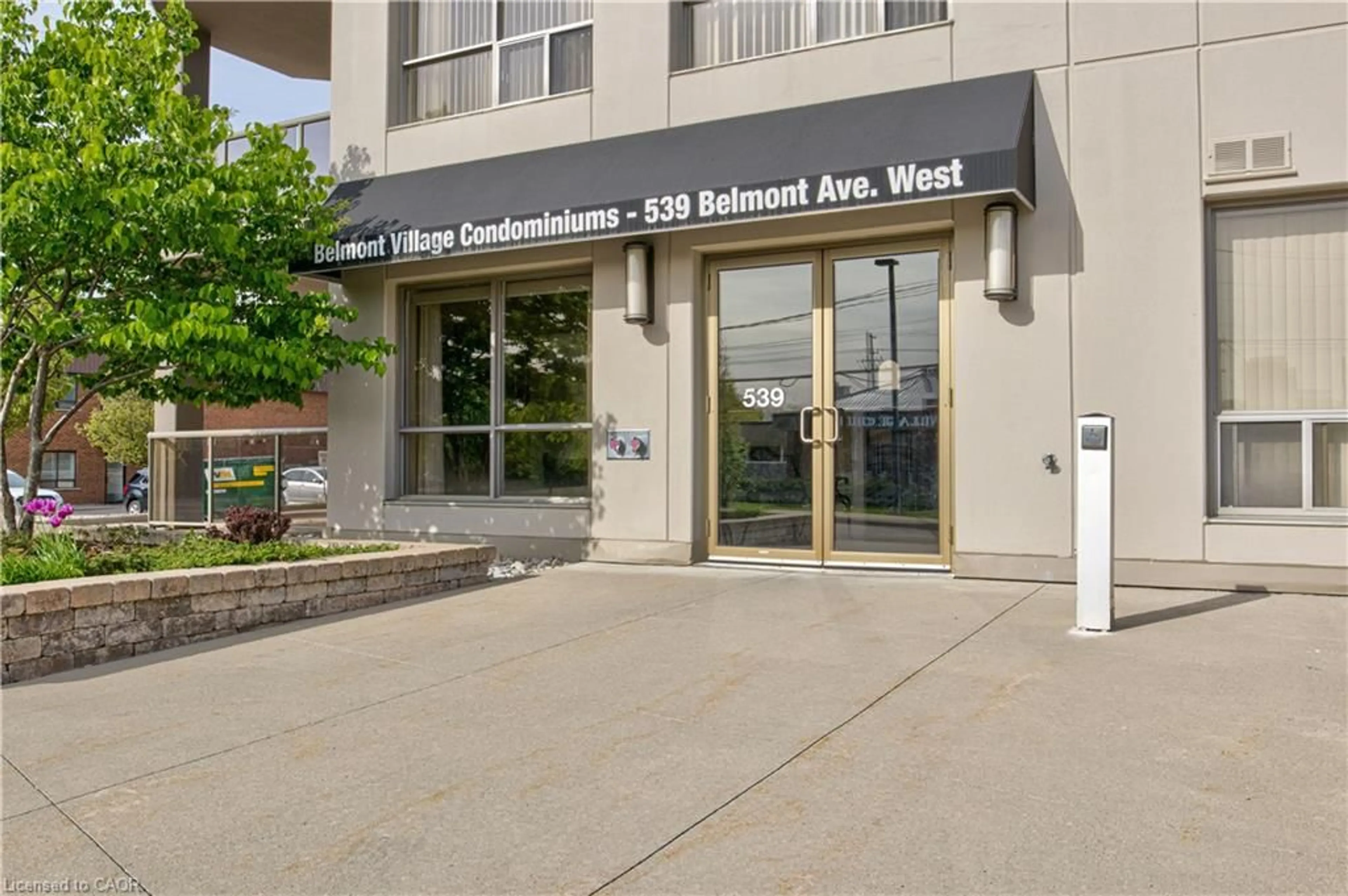 Indoor foyer for 539 Belmont Ave #1106, Kitchener Ontario N2M 0A2