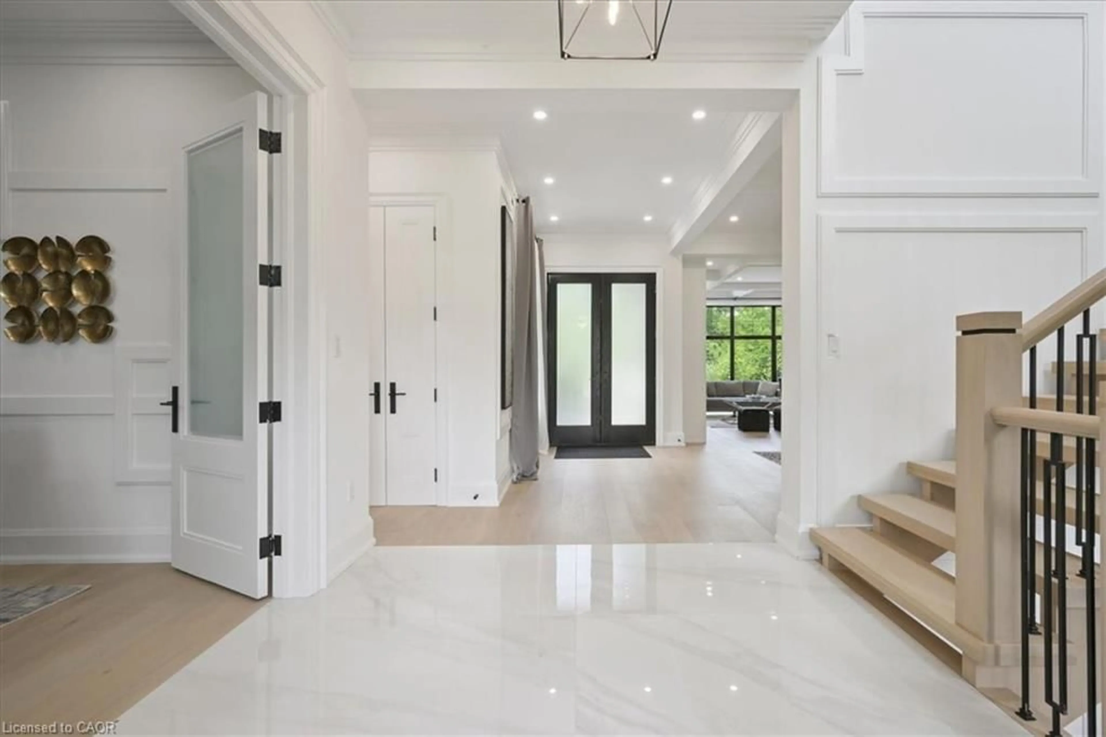 Indoor entryway for 1225 Baldwin Dr, Oakville Ontario L6J 2W4