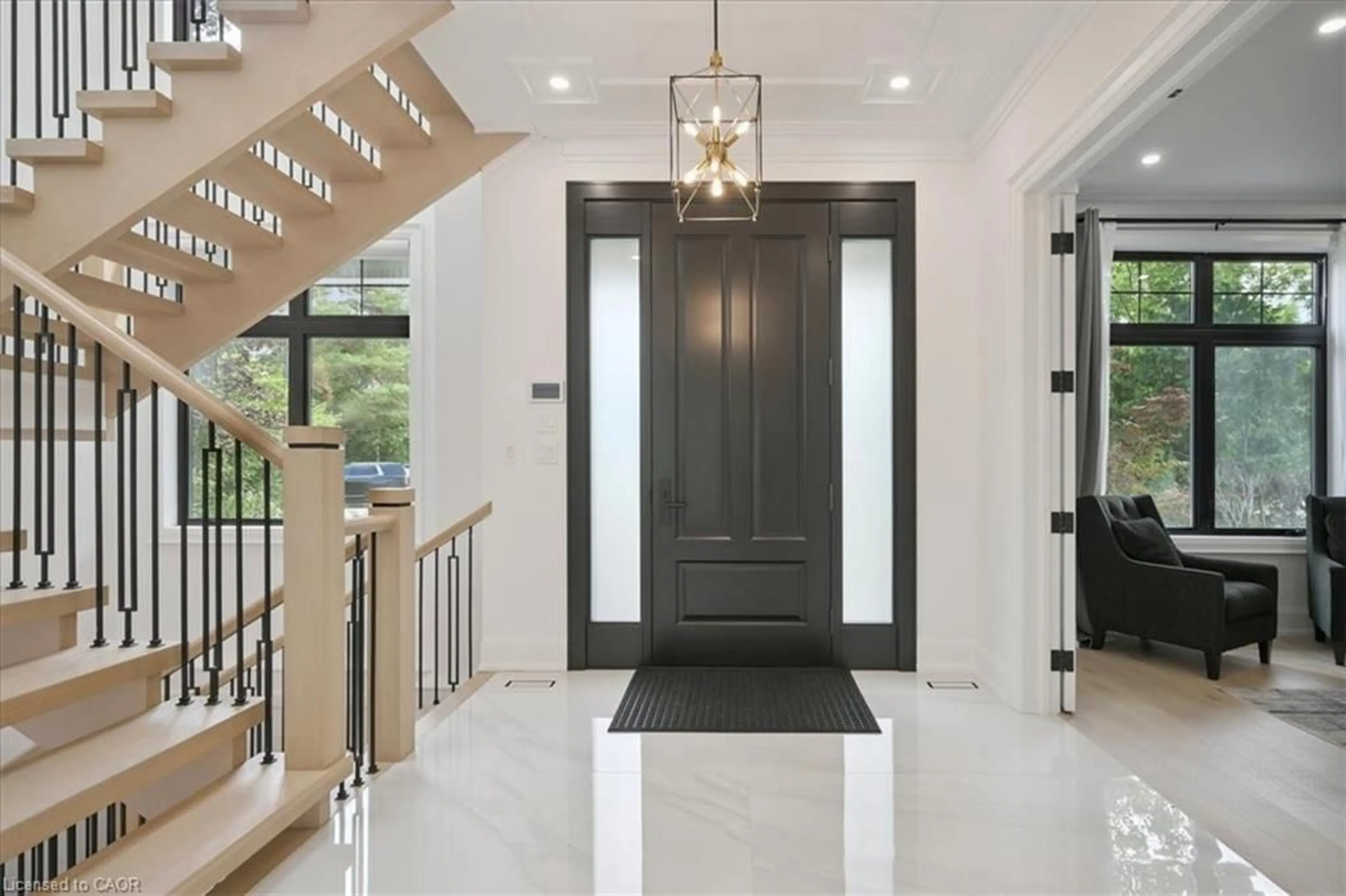 Indoor entryway for 1225 Baldwin Dr, Oakville Ontario L6J 2W4