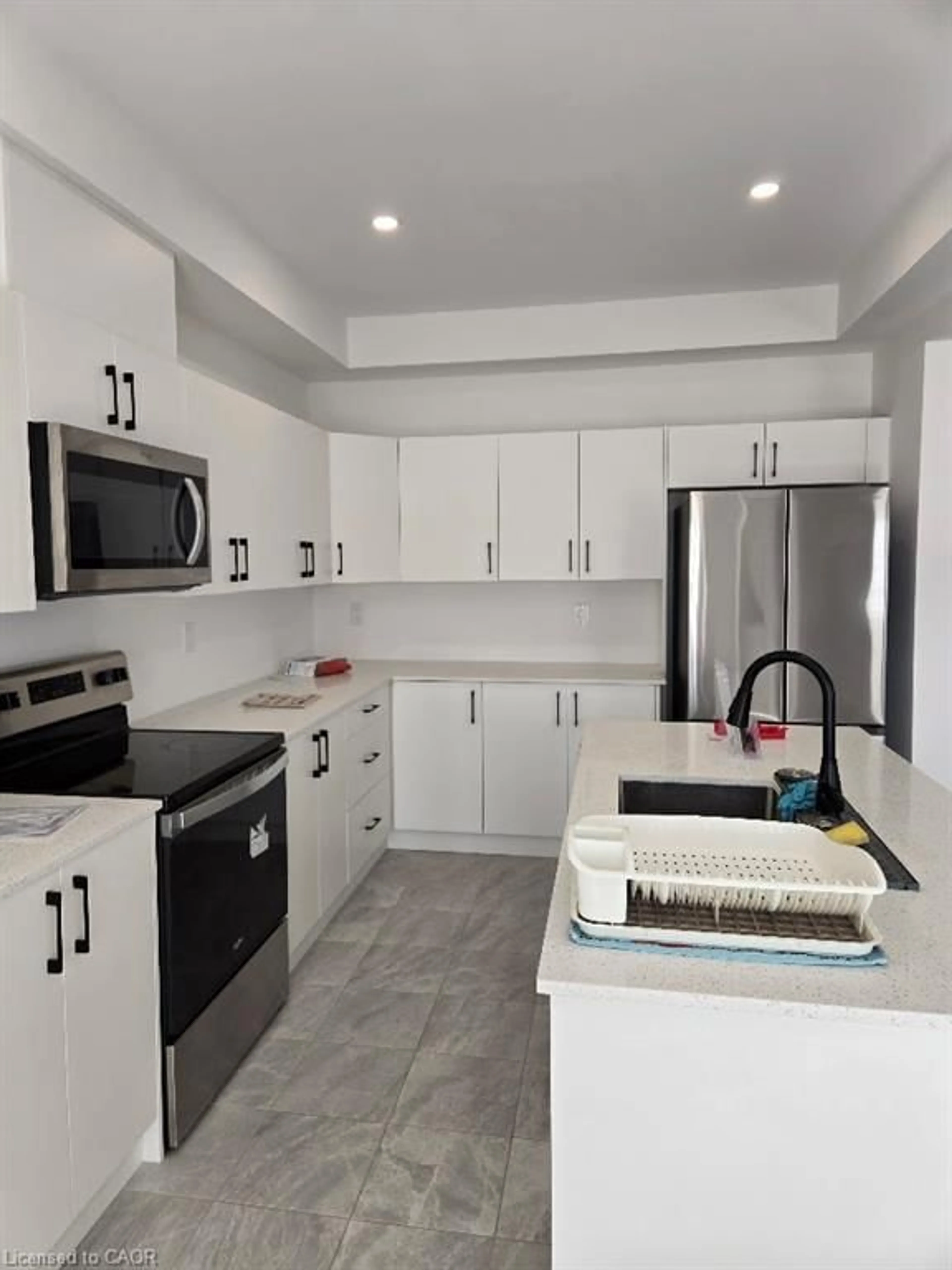 Open concept kitchen, ceramic/tile floor for 44 Mccurdy Ave, Waterdown Ontario L8B 0T5