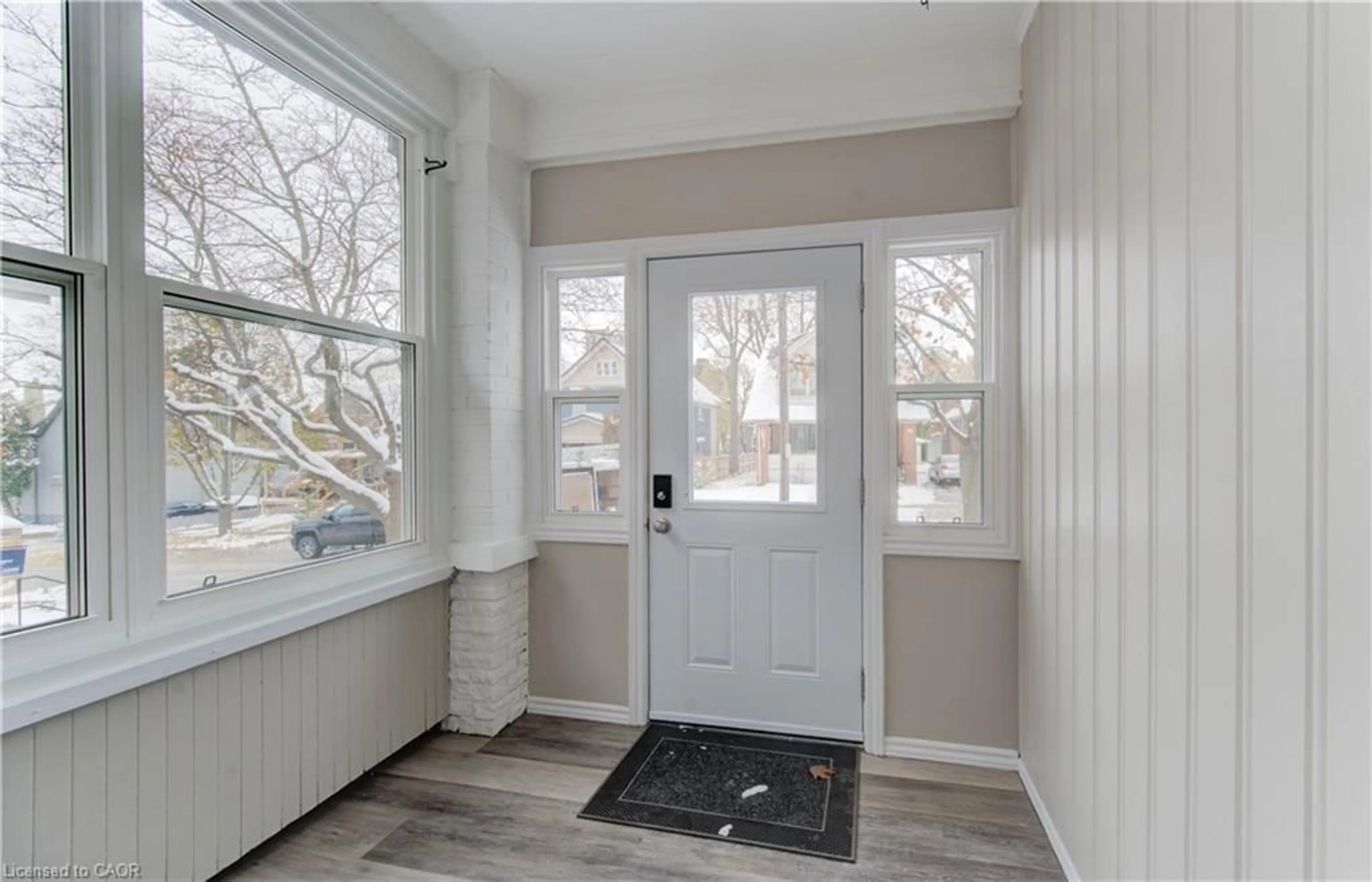 Indoor entryway for 19 Fairview Ave, Kitchener Ontario N2H 3E7
