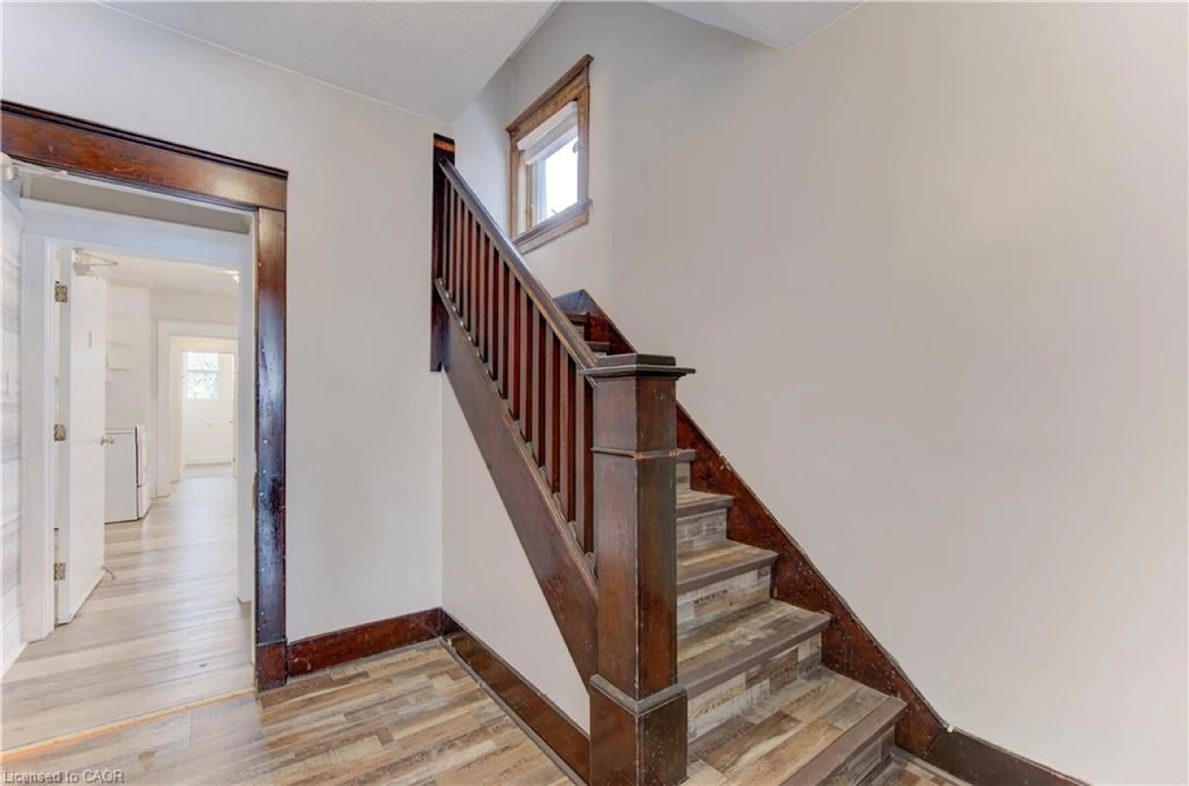 Stairs for 19 Fairview Ave, Kitchener Ontario N2H 3E7