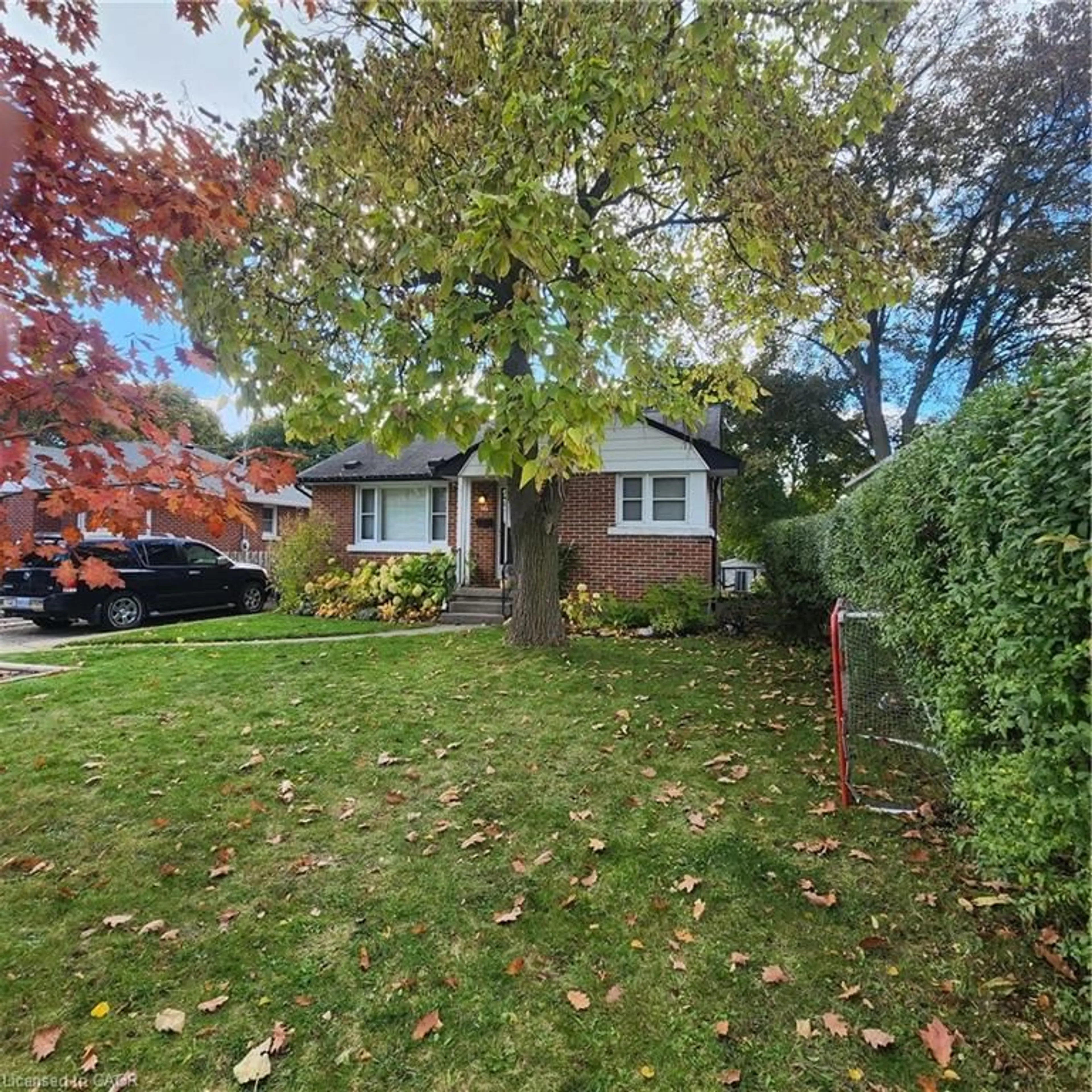 A pic from outside/outdoor area/front of a property/back of a property/a pic from drone, street for 358 Metcalfe St, Guelph Ontario N1E 4Z7