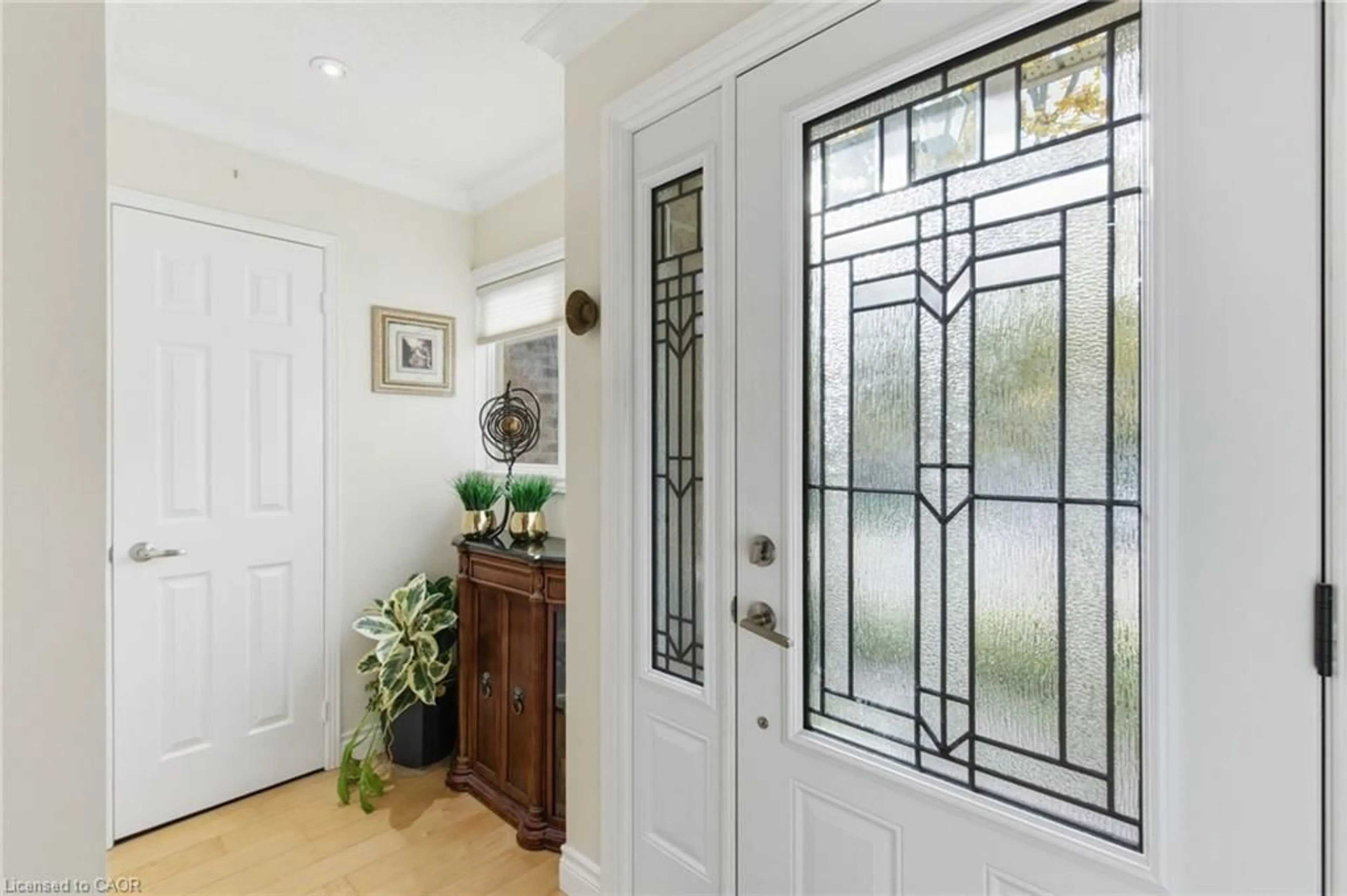 Indoor entryway for 5255 Lakeshore Rd #48, Burlington Ontario L7L 5X9