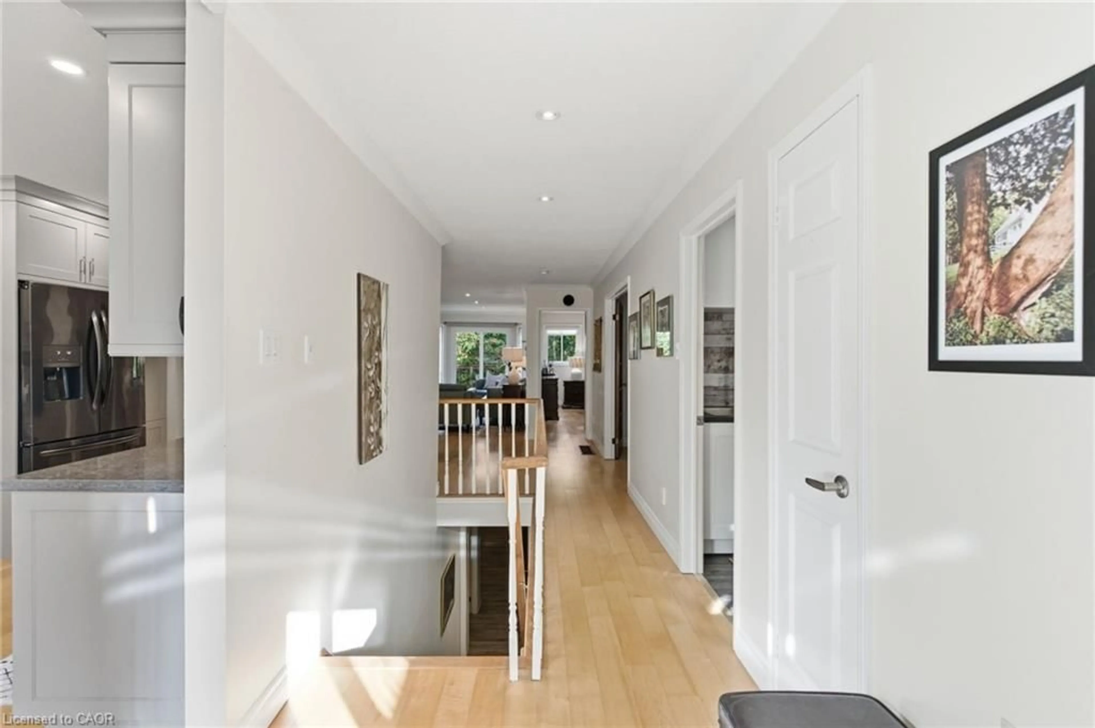 Indoor foyer for 5255 Lakeshore Rd #48, Burlington Ontario L7L 5X9