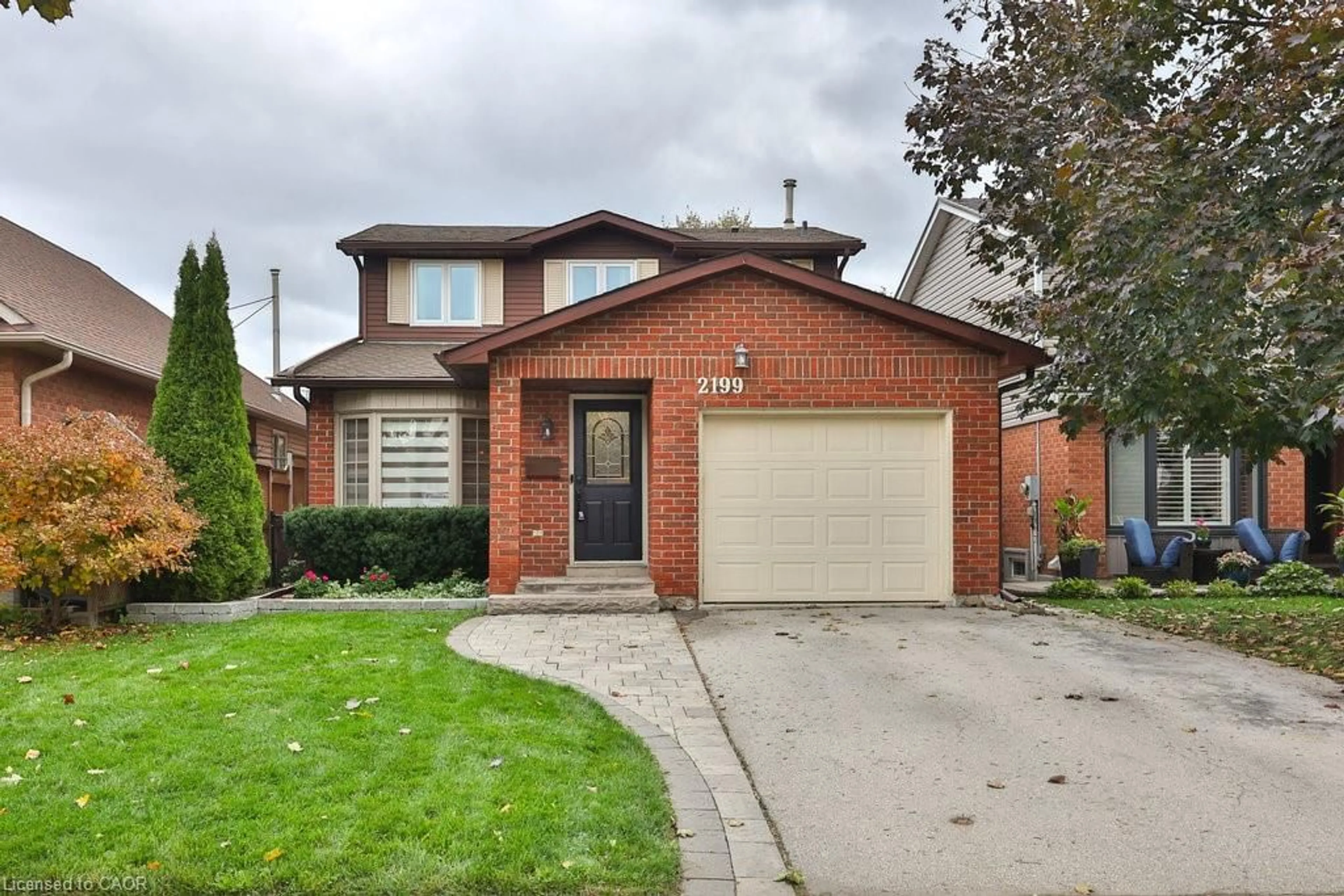 Home with brick exterior material, street for 2199 Hunt Cres, Burlington Ontario L7M 3E2