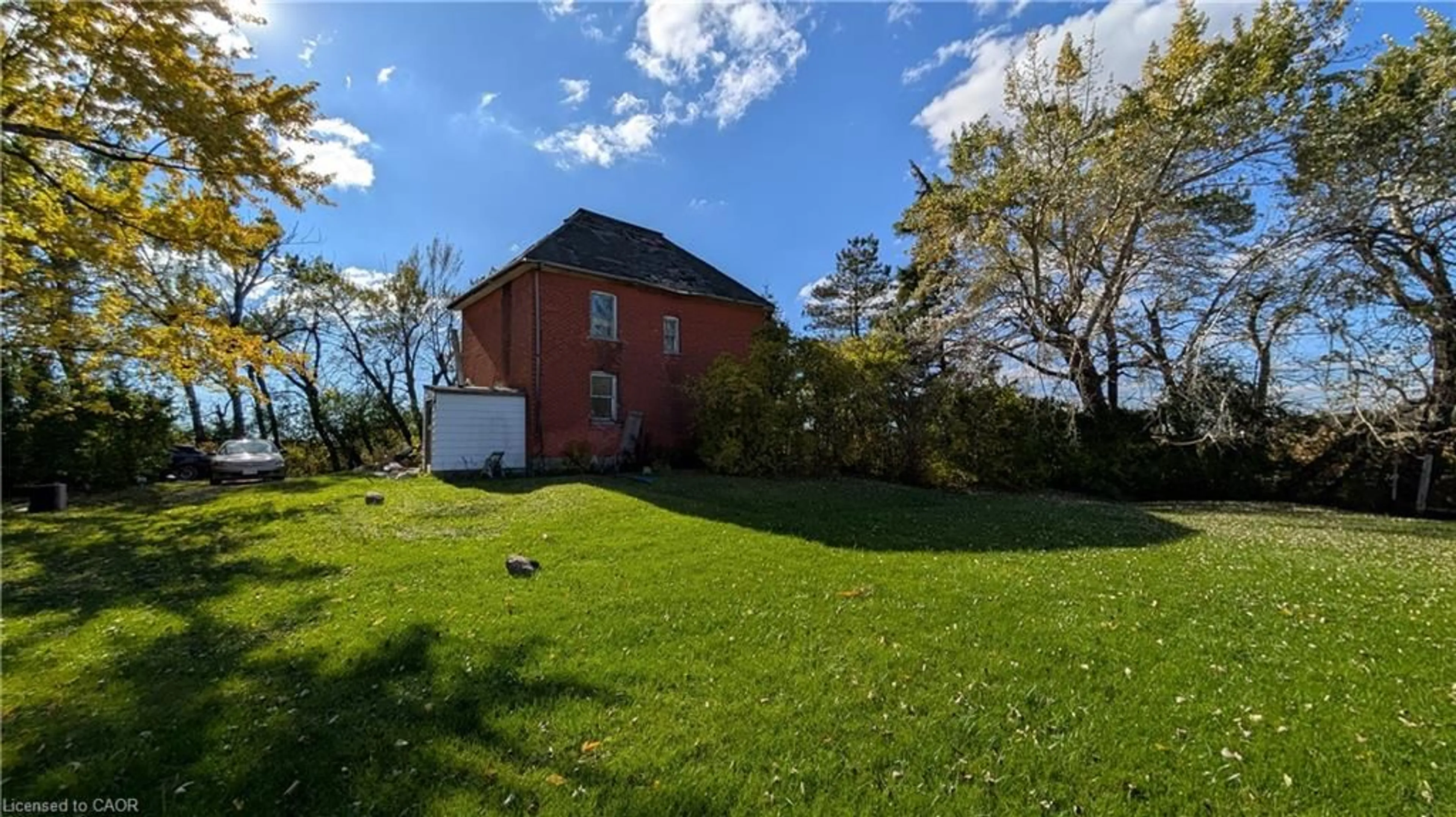 A pic from outside/outdoor area/front of a property/back of a property/a pic from drone, unknown for 172 Tyneside Rd, Caledonia Ontario N3W 2J1