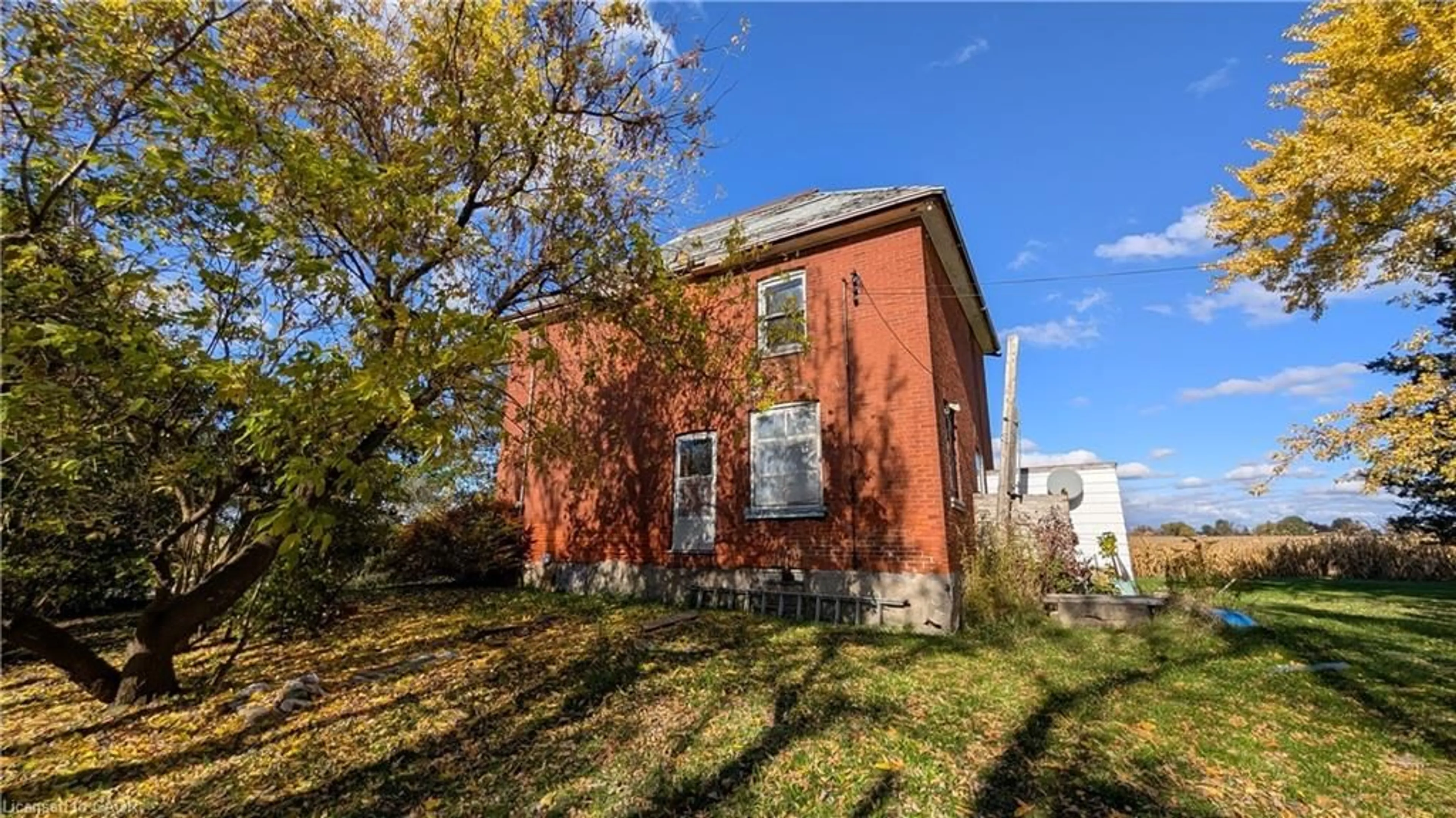 Home with brick exterior material, building for 172 Tyneside Rd, Caledonia Ontario N3W 2J1