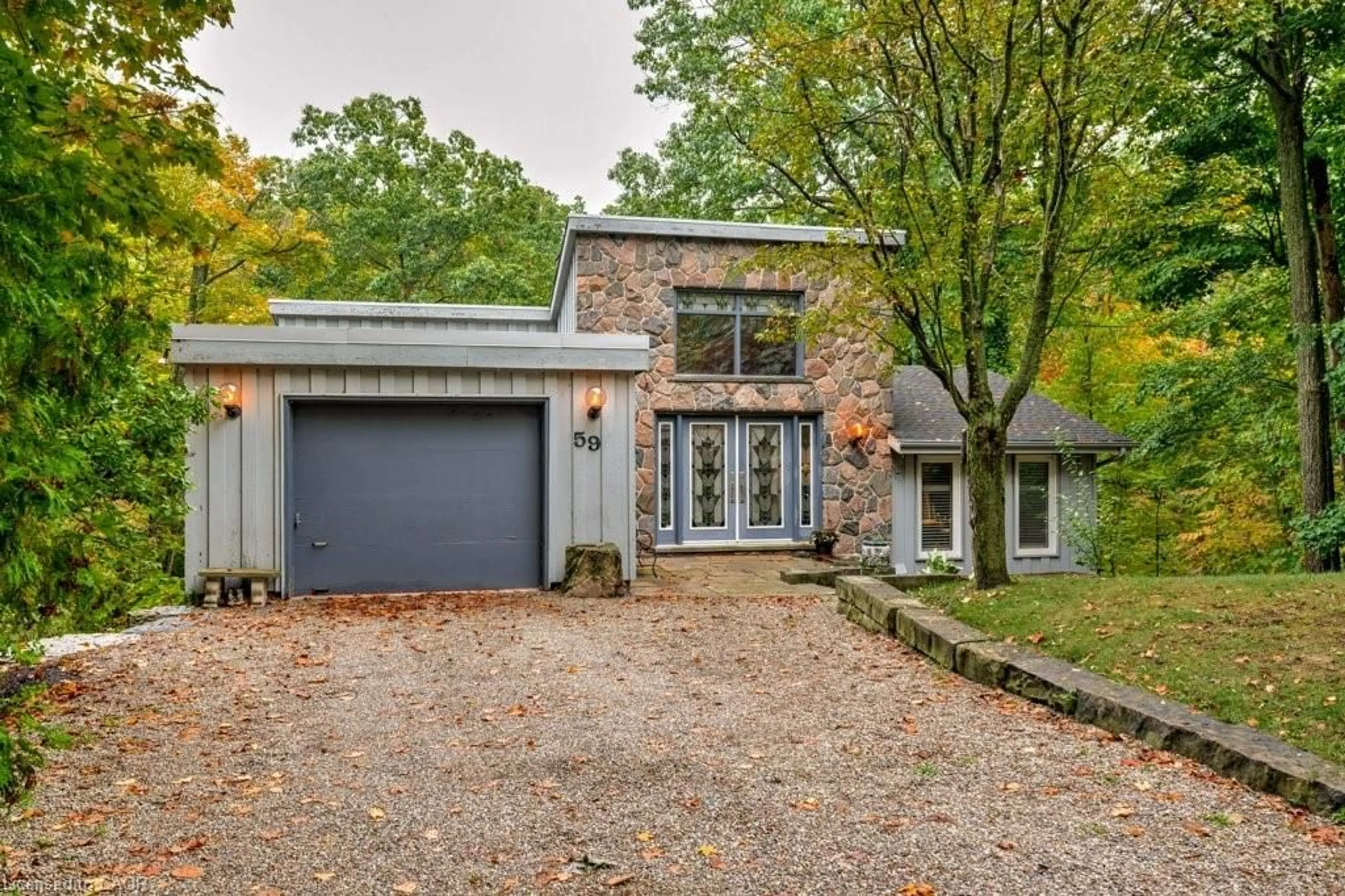 Home with brick exterior material, street for 59 Park Rd, Grimsby Ontario L3M 4E7