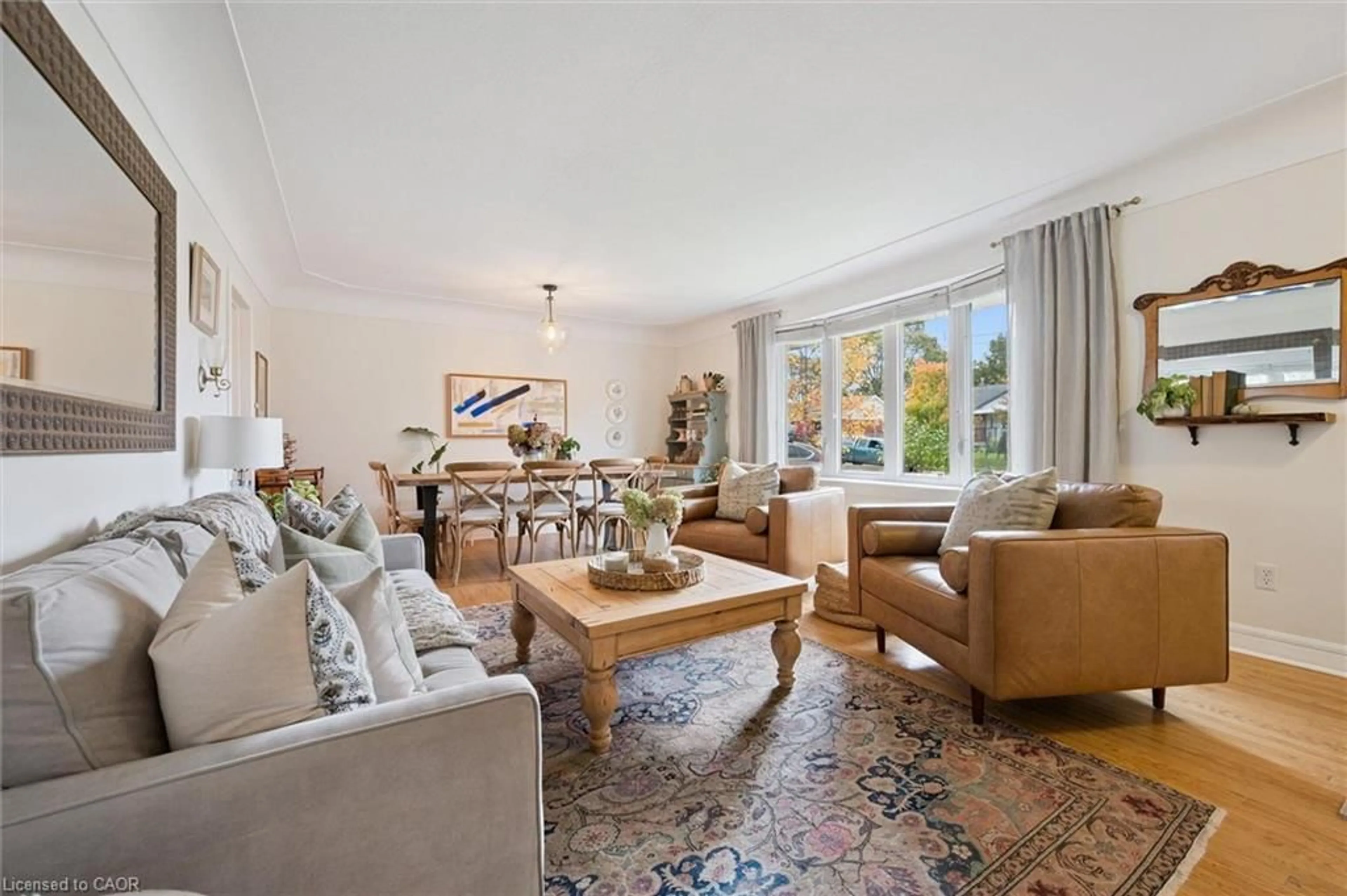 Living room with furniture, unknown for 19 Cadillac Dr, Guelph Ontario N1E 2B4