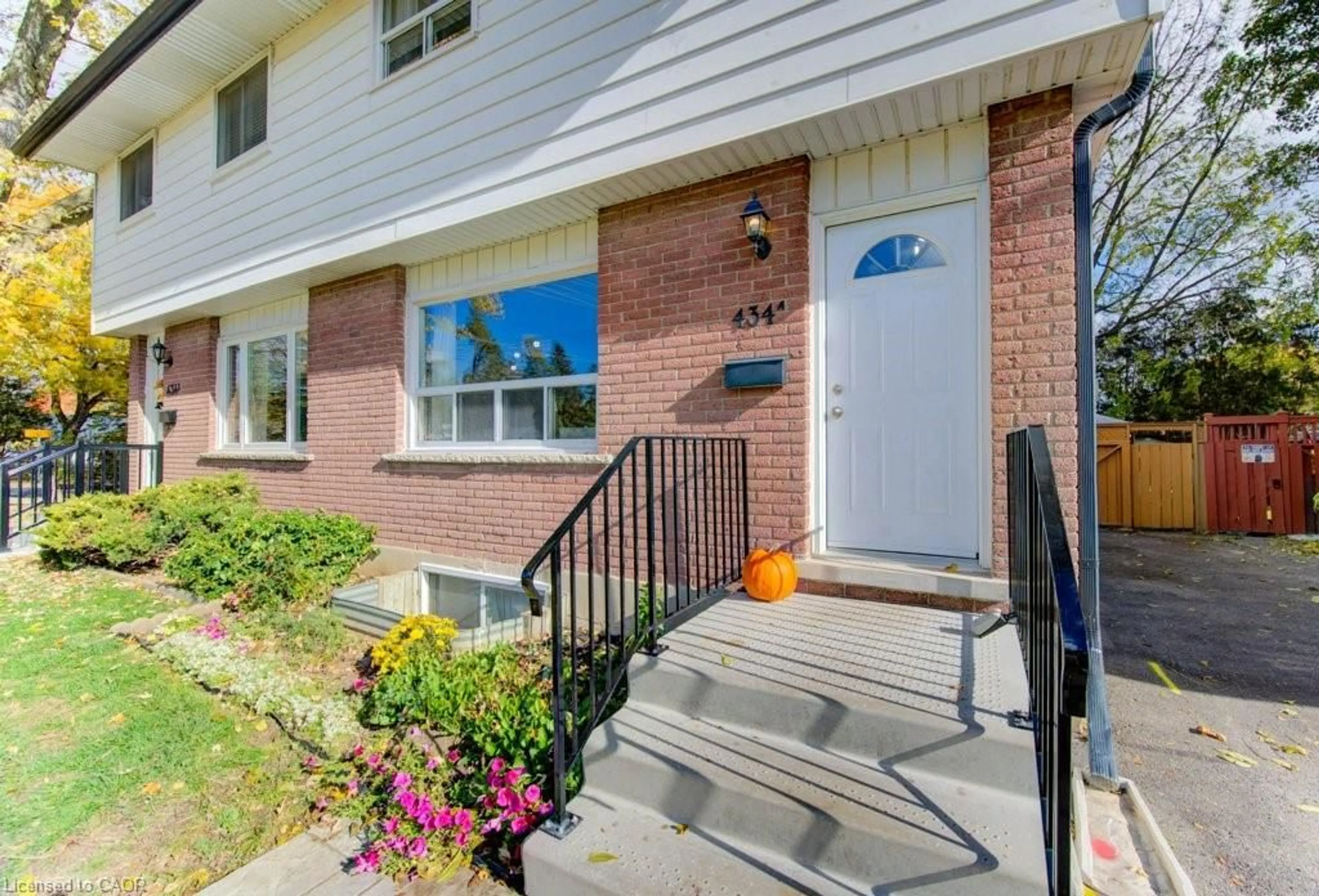 Unknown for 434A Lee Ave, Waterloo Ontario N2K 2L7