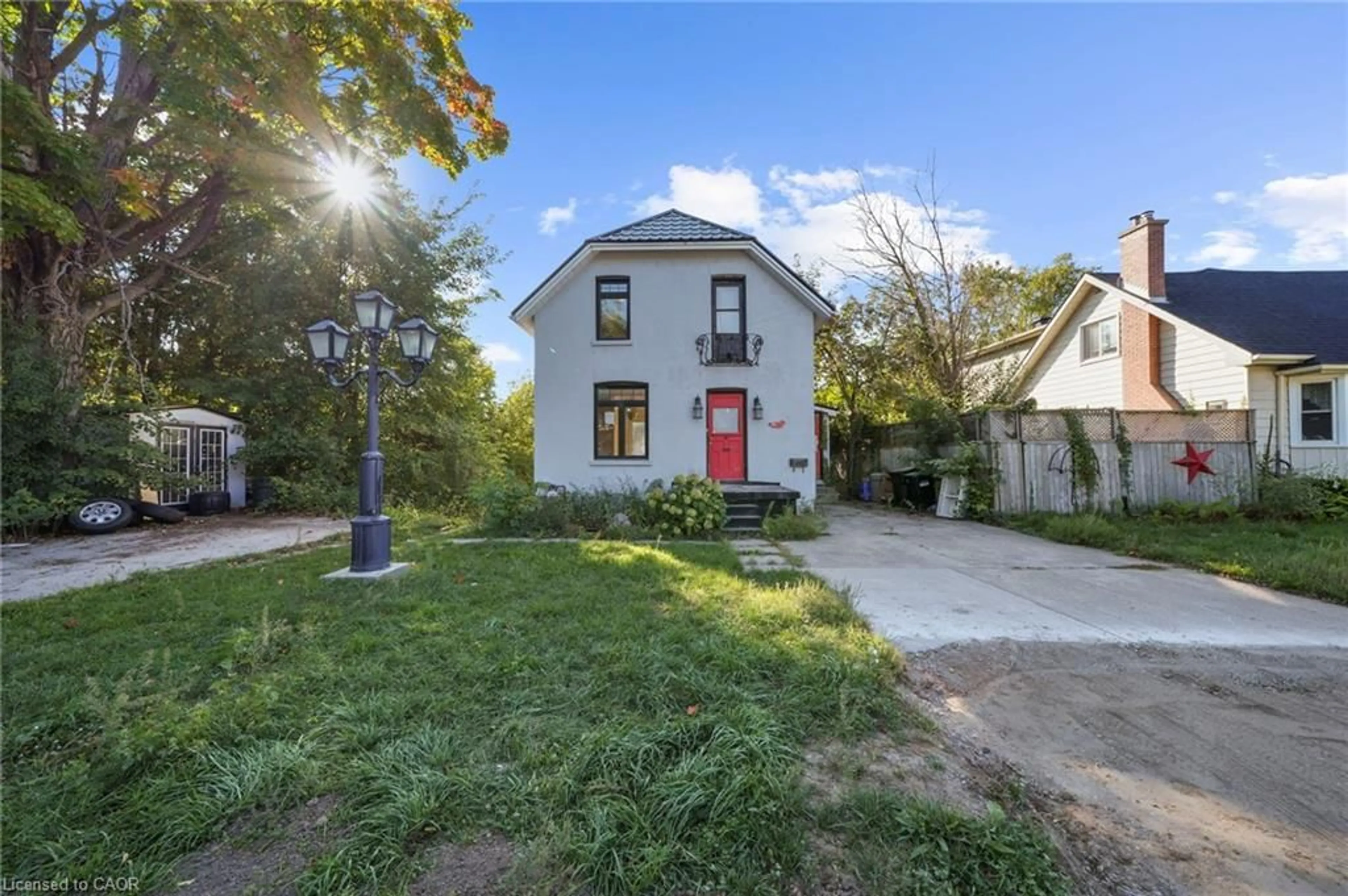 A pic from outside/outdoor area/front of a property/back of a property/a pic from drone, street for 43 Perry St, Barrie Ontario L4N 2G2
