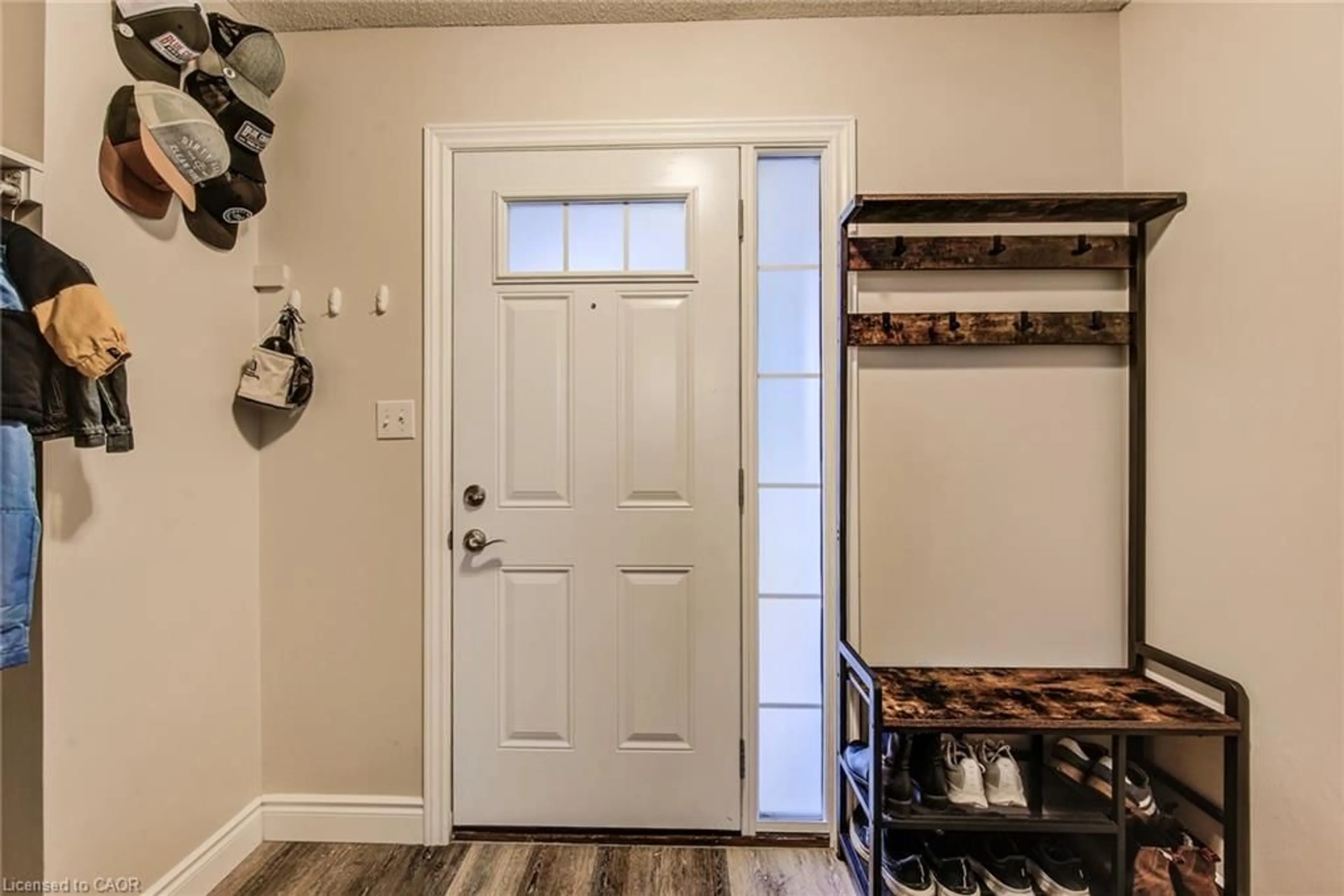 Indoor entryway for 86 Hostetler Rd, New Hamburg Ontario N3A 2E2