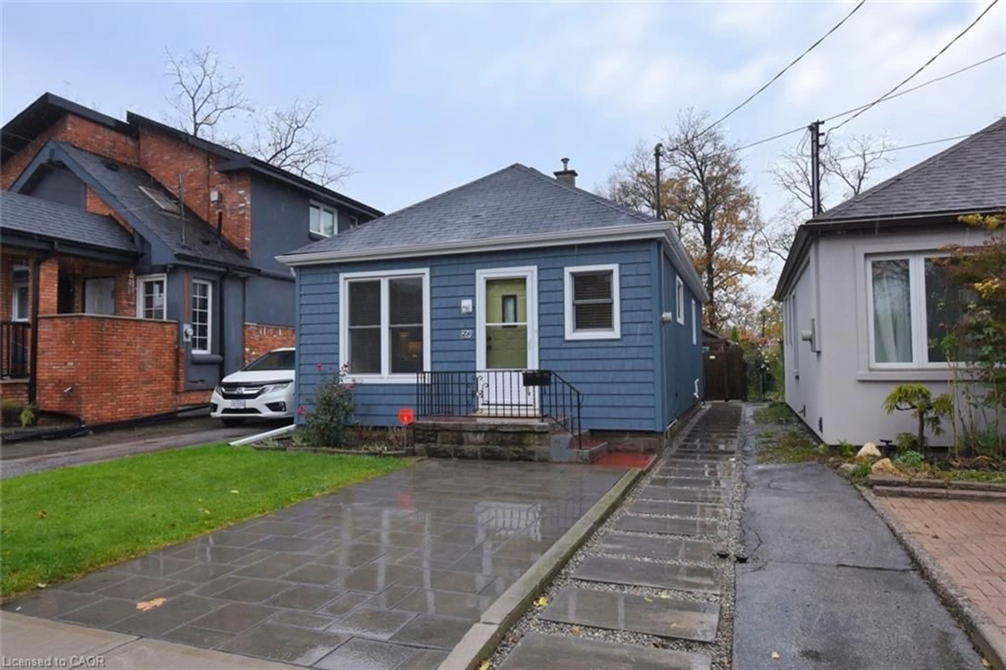 Unknown for 206 East 8th St, Hamilton Ontario L9A 3L8