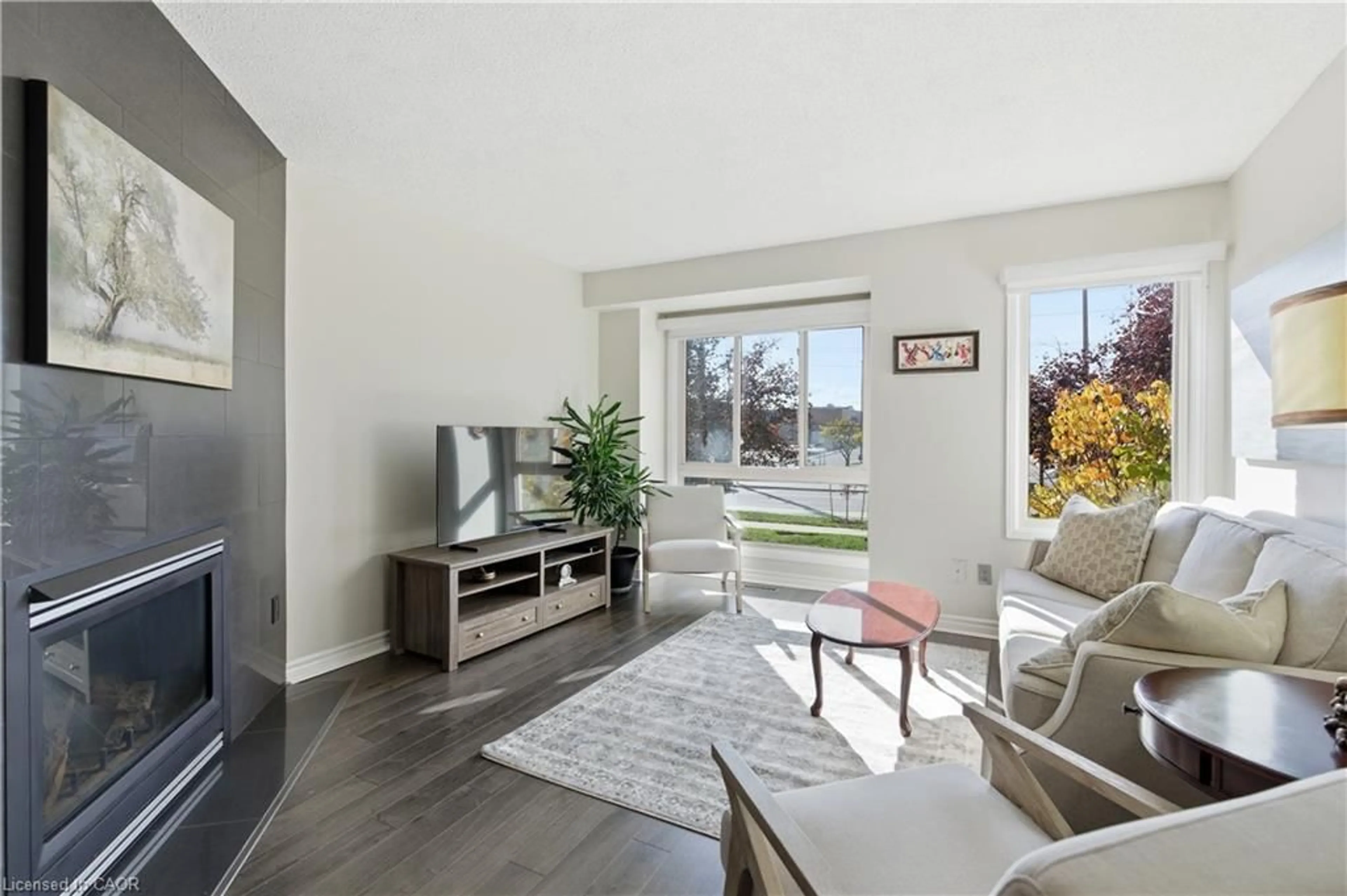 Living room with furniture, unknown for 895 Maple Ave #537, Burlington Ontario L7S 2H7