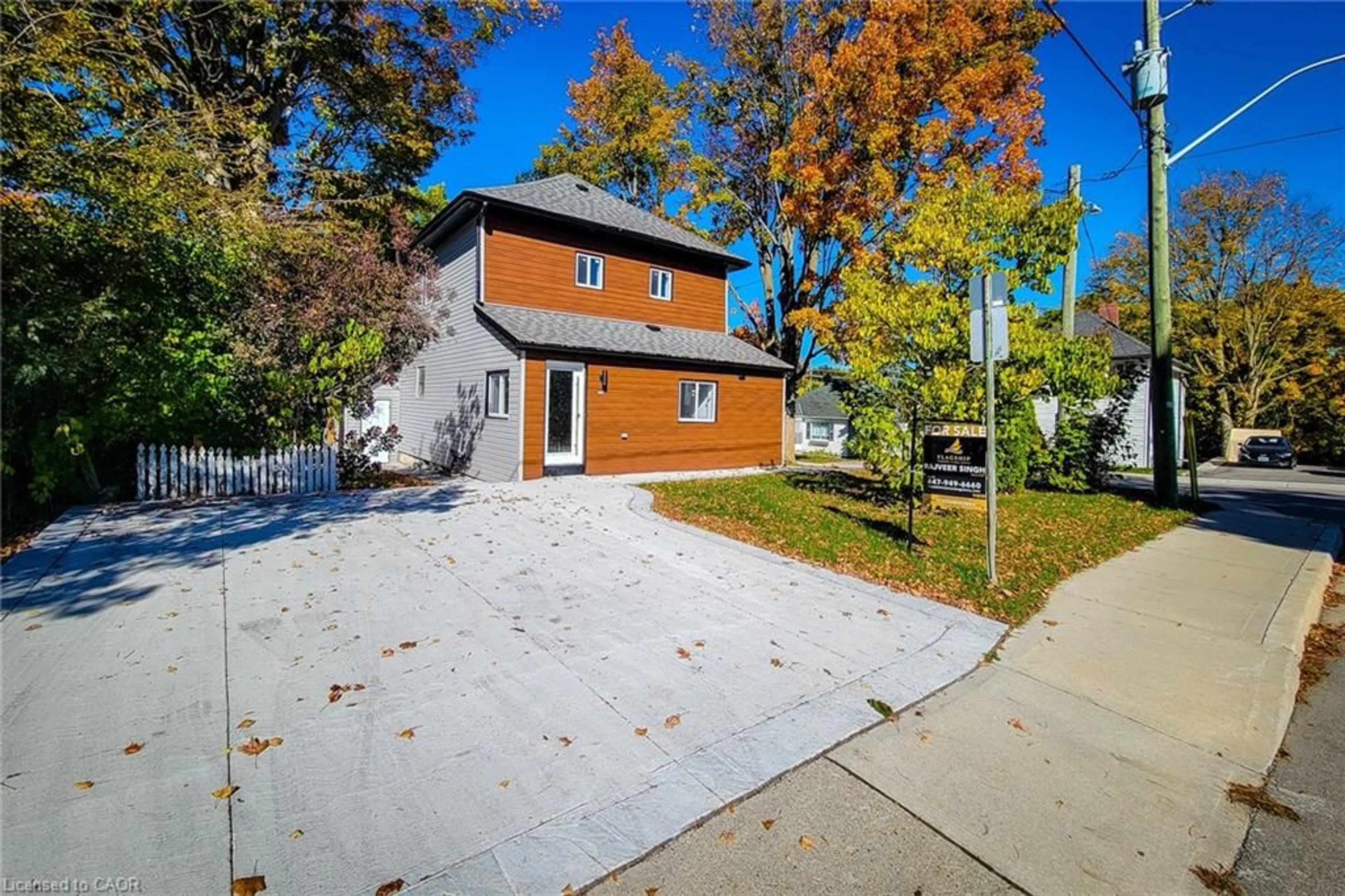 Unknown for 727 College Ave, Woodstock Ontario N4S 2C7