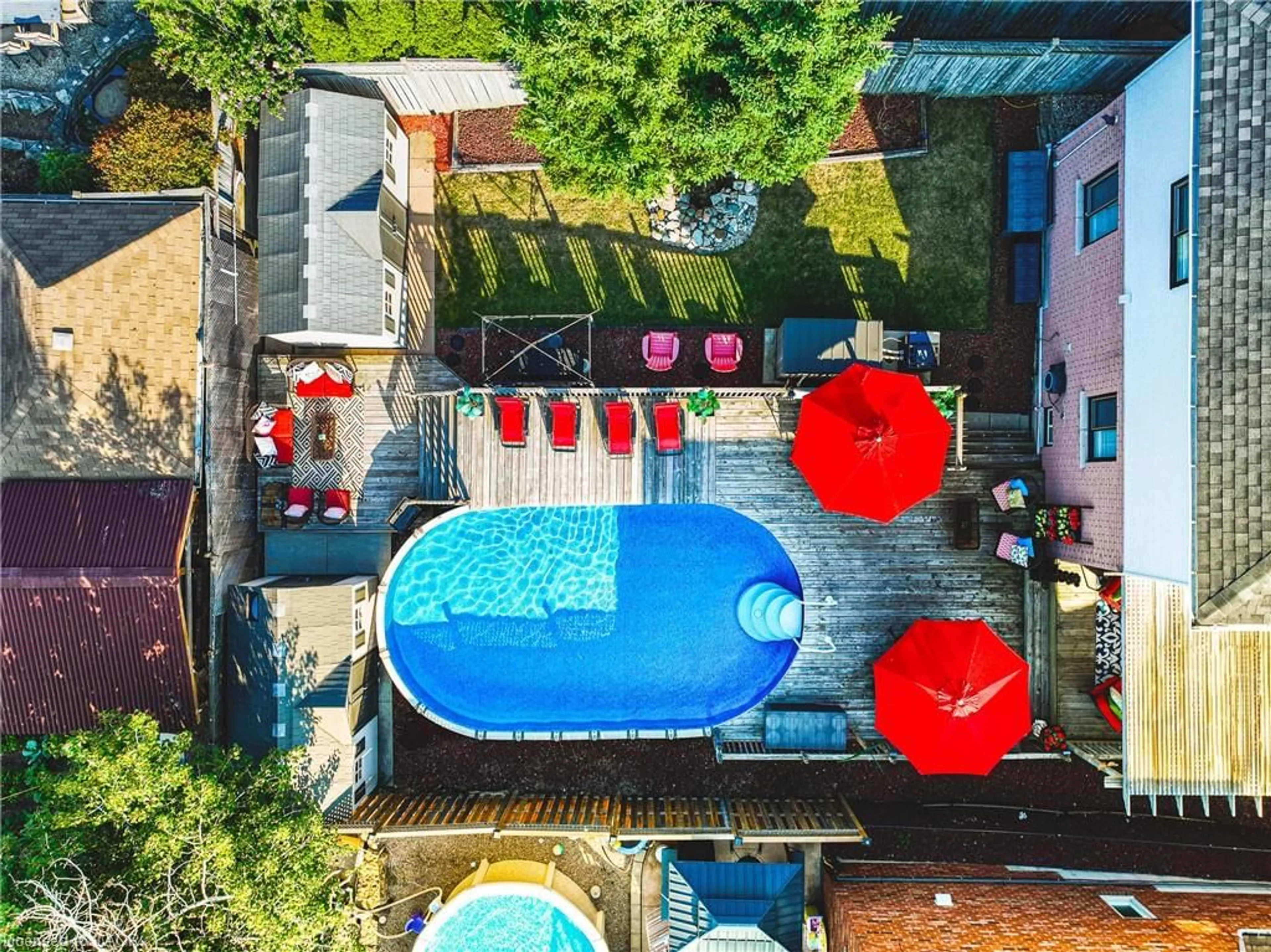 A pic from outside/outdoor area/front of a property/back of a property/a pic from drone, city buildings view from balcony for 176 Highland Rd, Hamilton Ontario L8J 2S6