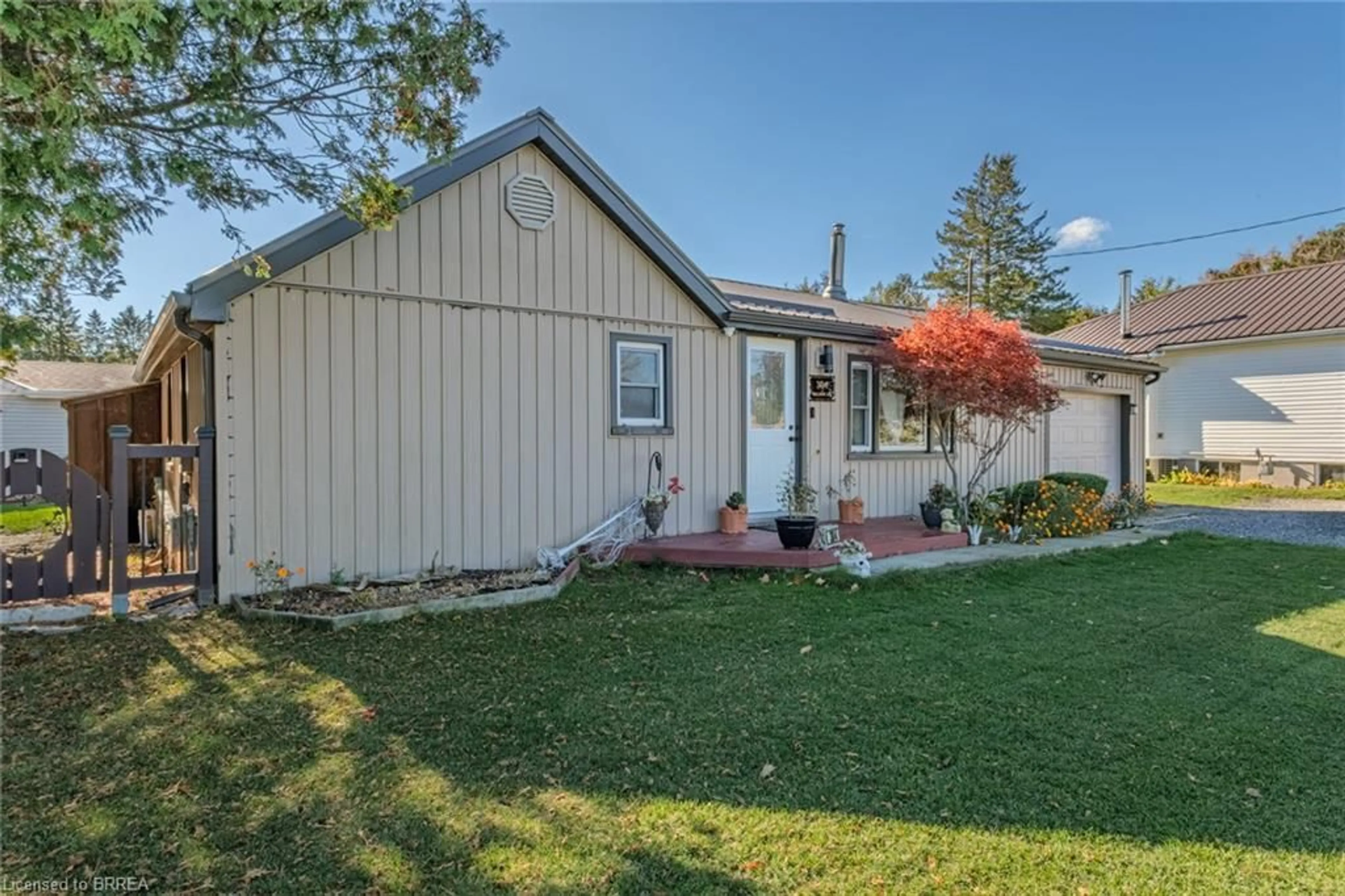 Home with vinyl exterior material, street for 304 Talbot St, Courtland Ontario N0J 1E0