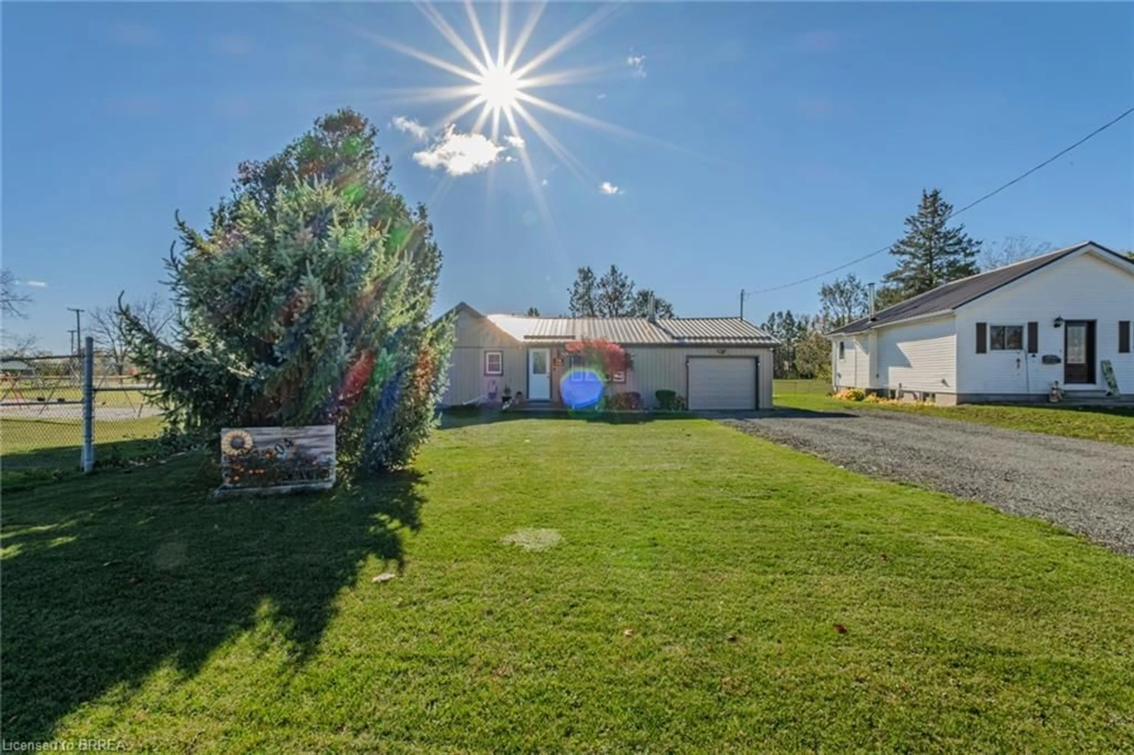 A pic from outside/outdoor area/front of a property/back of a property/a pic from drone, unknown for 304 Talbot St, Courtland Ontario N0J 1E0