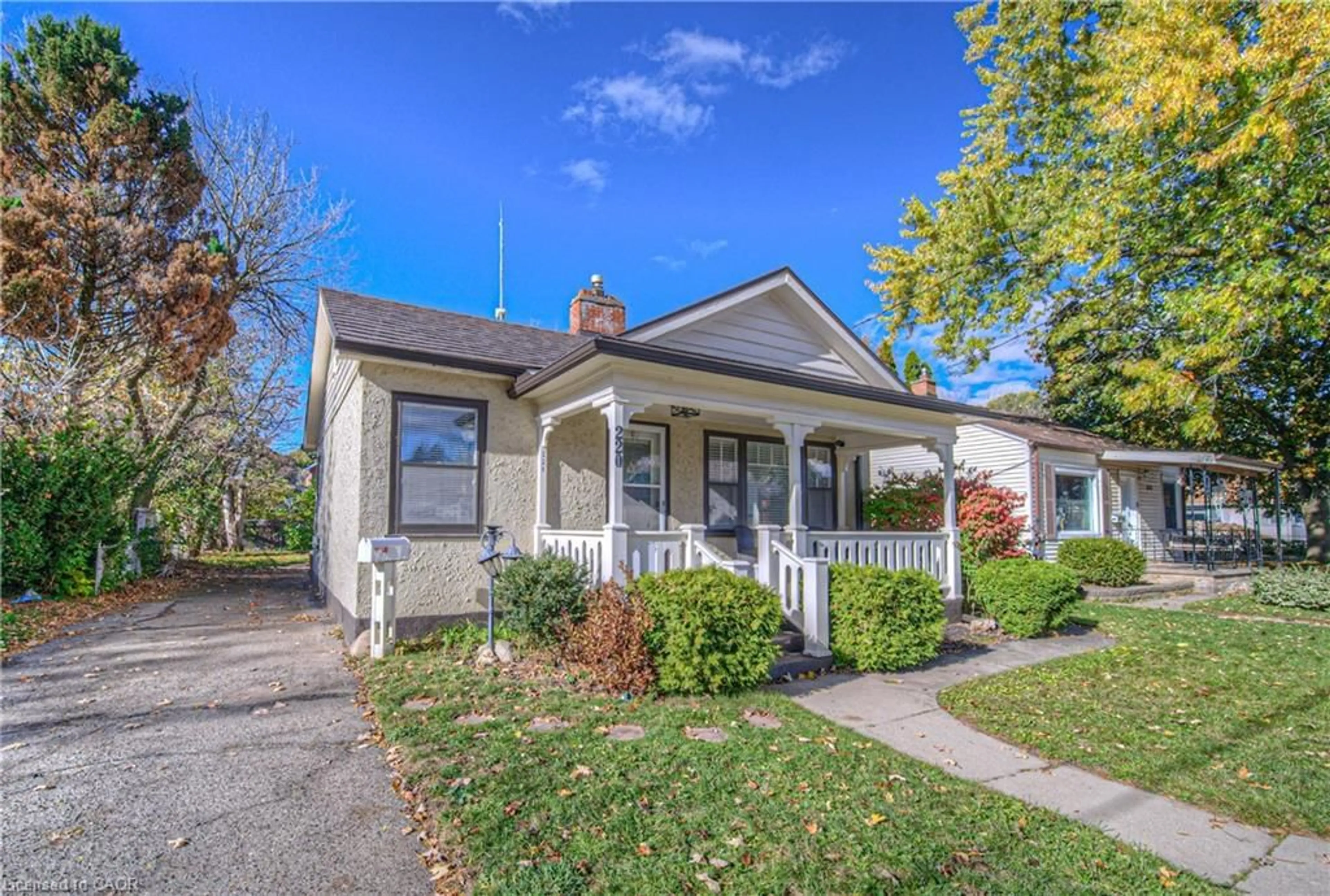 Home with vinyl exterior material, street for 220 Schlueter Dr, Cambridge Ontario N3H 4B5