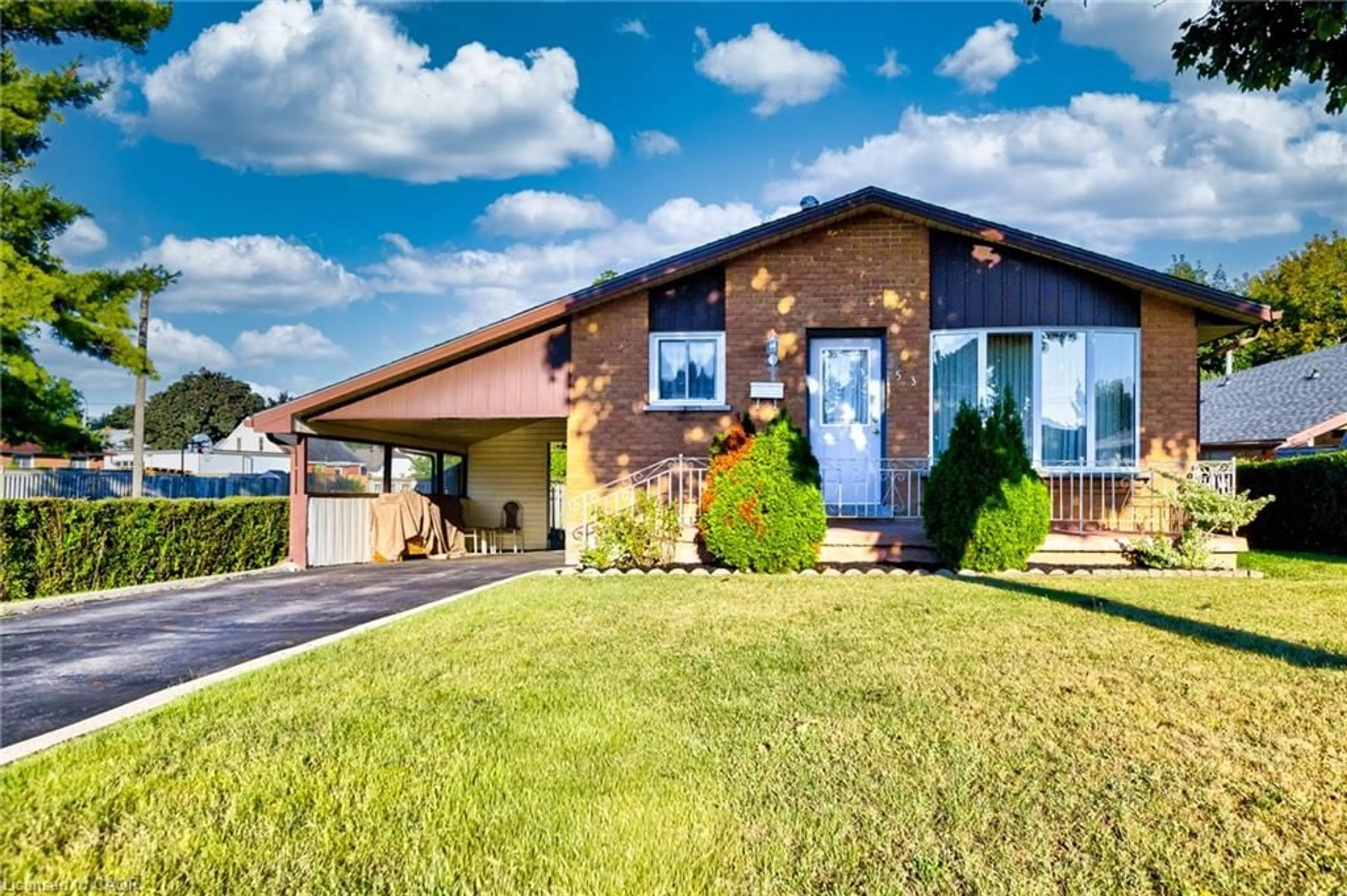 Home with vinyl exterior material, unknown for 53 Moscrip Rd, Cambridge Ontario N1R 5Y8